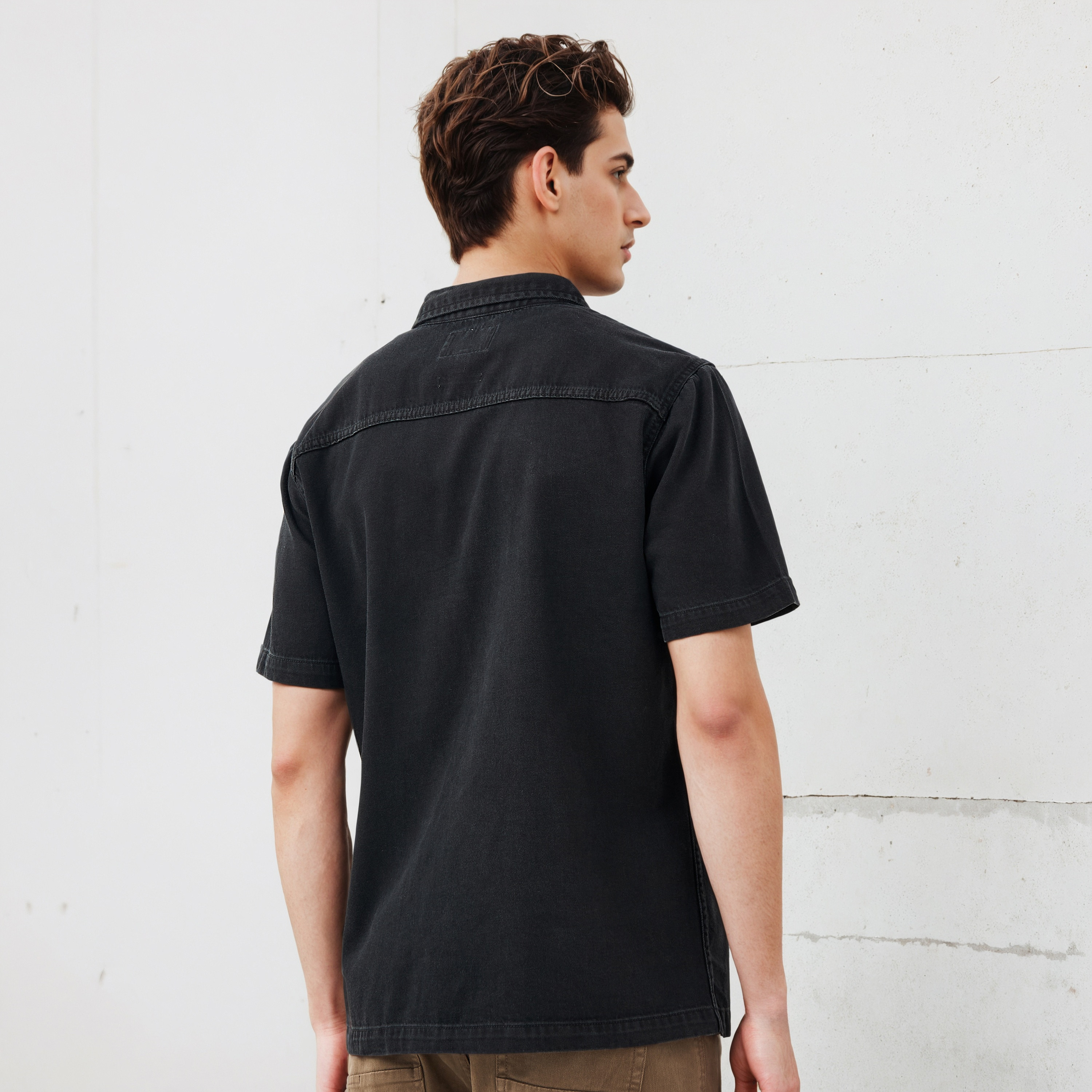 قميص بقصة مريحة وجيب-men-clothing-shirts-image-4