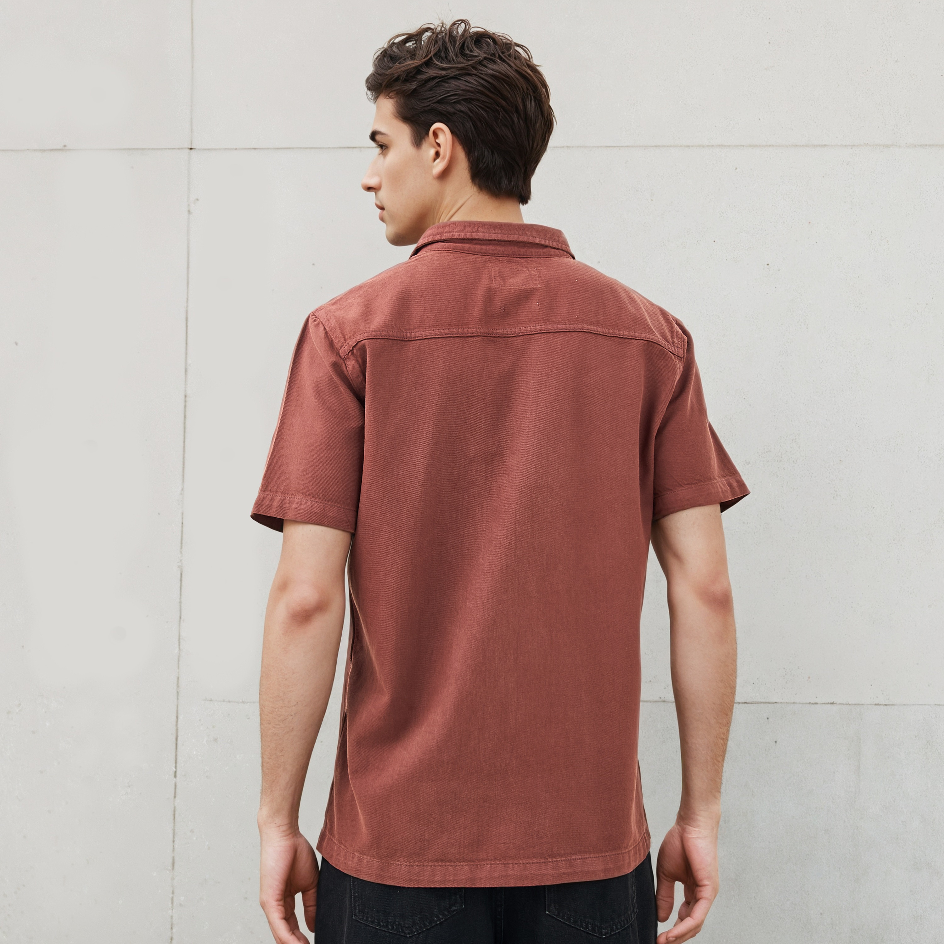 قميص بقصة مريحة وجيب-men-clothing-shirts-image-3