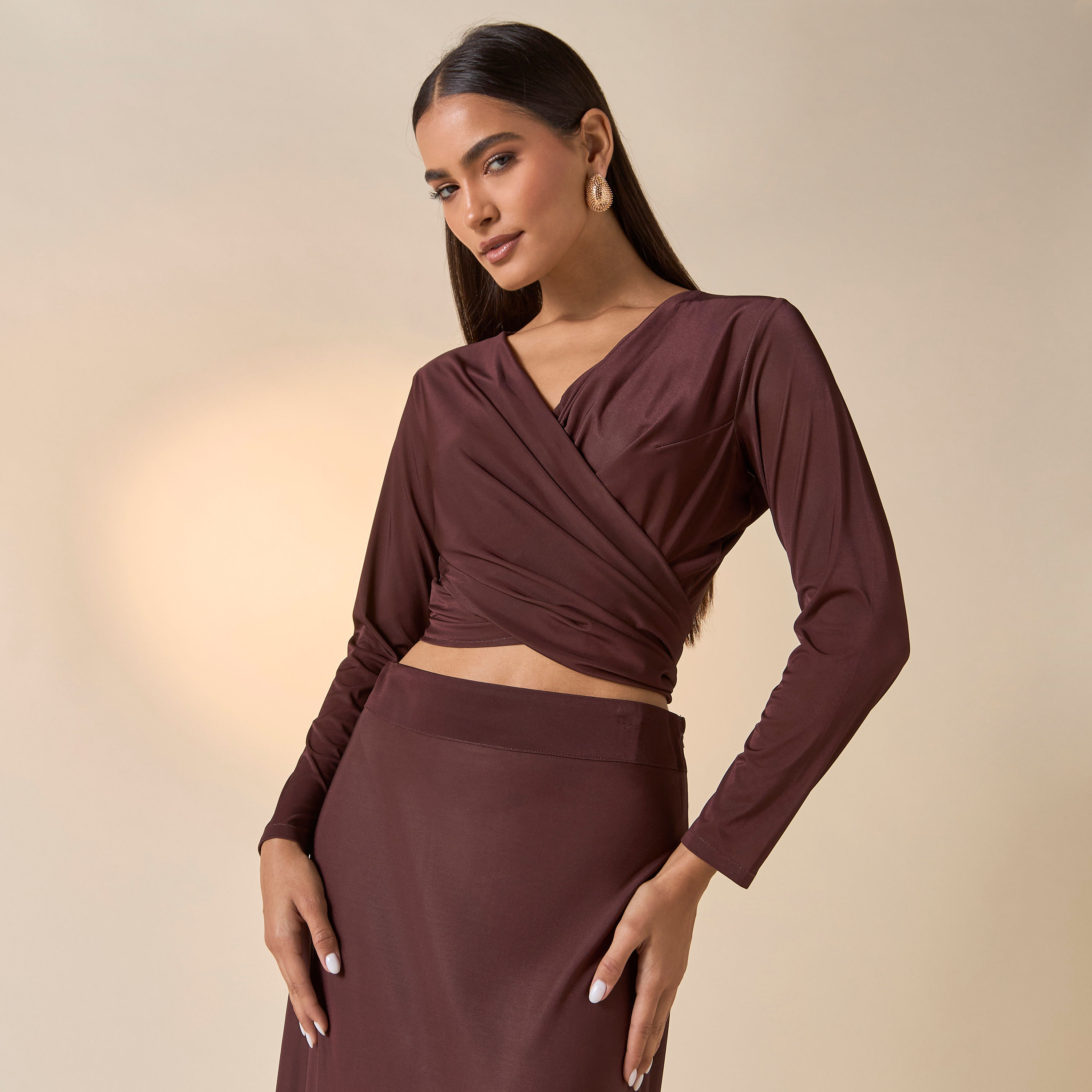 طقم تنورة وبلوزة قصيرة ملفوفة وبأكمام طويلة من جولدن أبل-women-clothing-coordsets-image-8