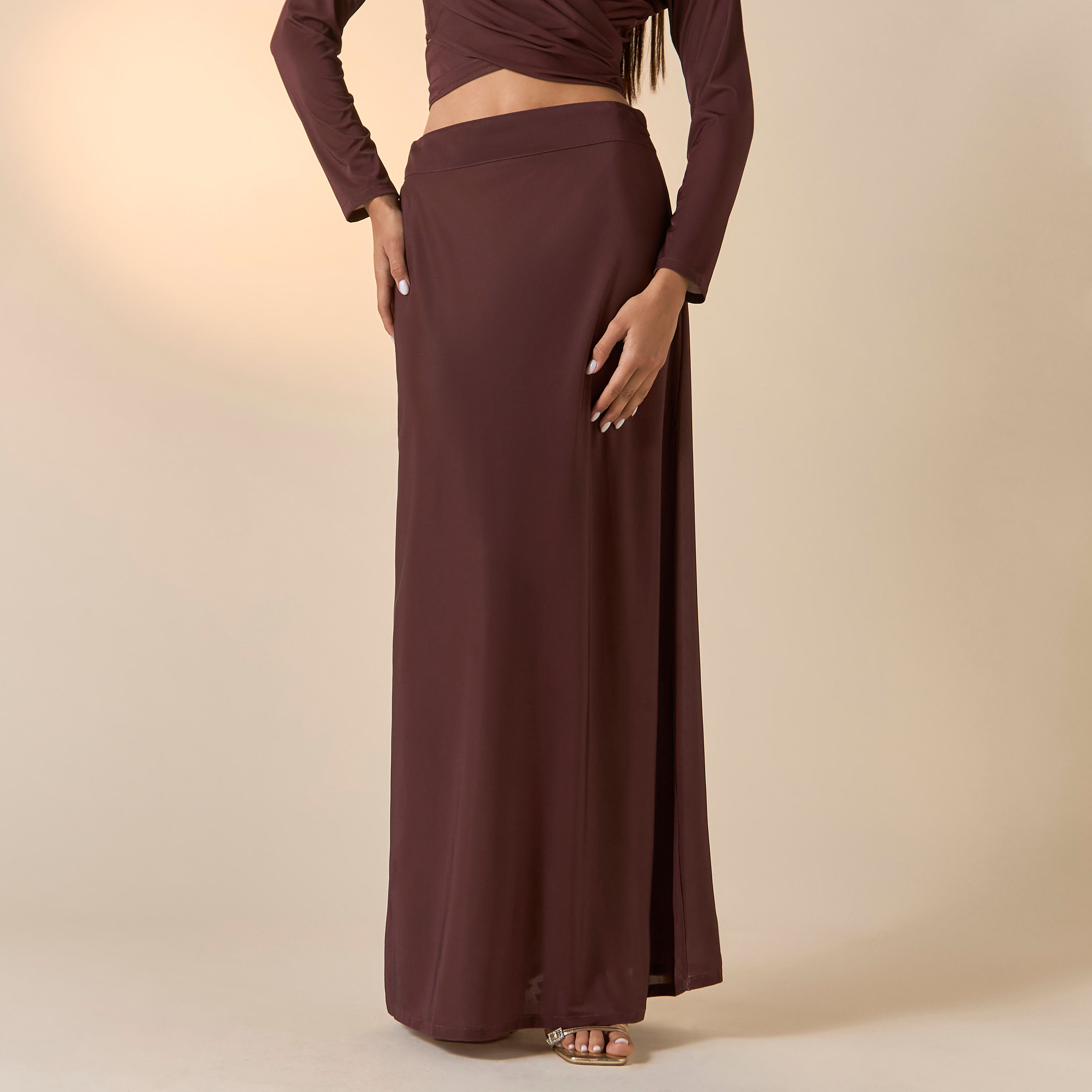 طقم تنورة وبلوزة قصيرة ملفوفة وبأكمام طويلة من جولدن أبل-women-clothing-coordsets-image-9