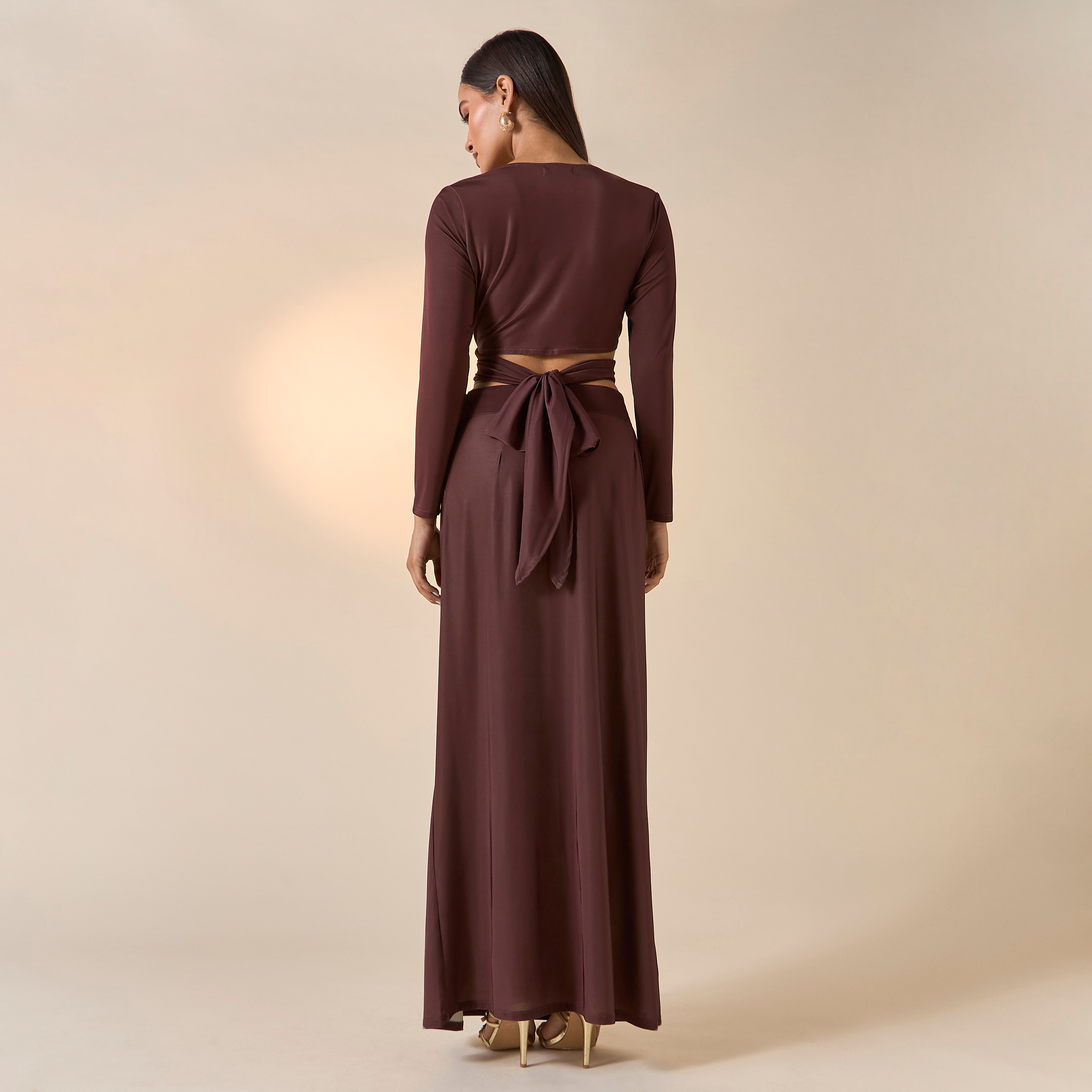 طقم تنورة وبلوزة قصيرة ملفوفة وبأكمام طويلة من جولدن أبل-women-clothing-coordsets-image-10
