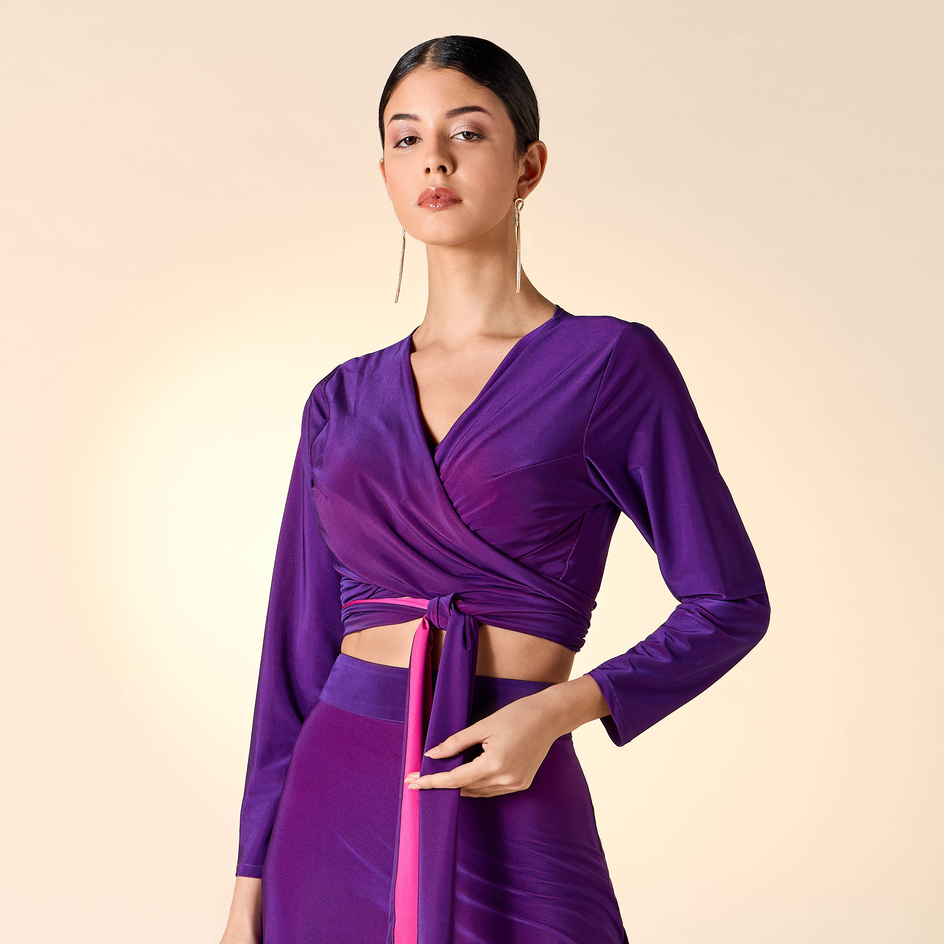 طقم تنورة وبلوزة قصيرة ملفوفة وبأكمام طويلة من جولدن أبل-women-clothing-coordsets-image-14