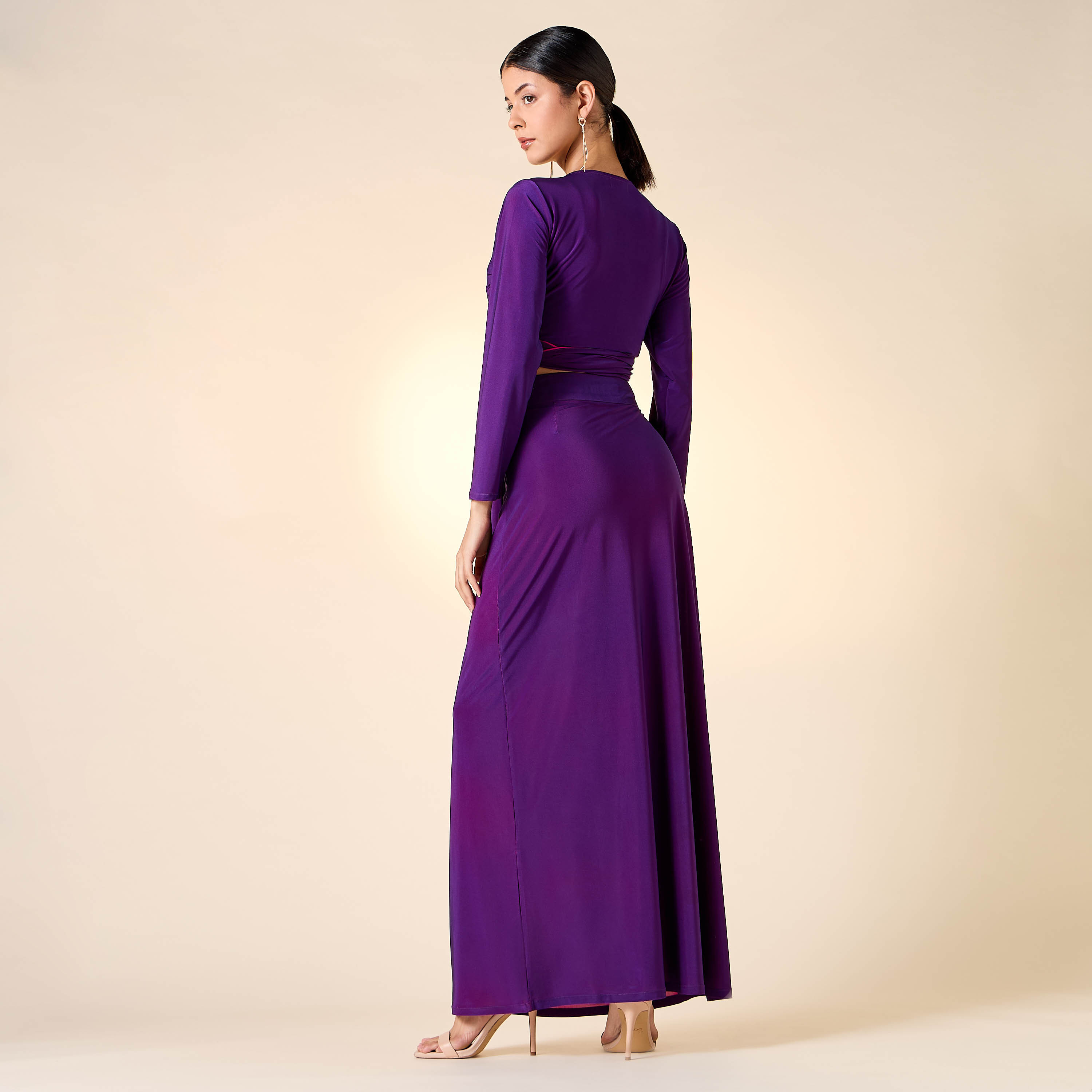 طقم تنورة وبلوزة قصيرة ملفوفة وبأكمام طويلة من جولدن أبل-women-clothing-coordsets-image-16