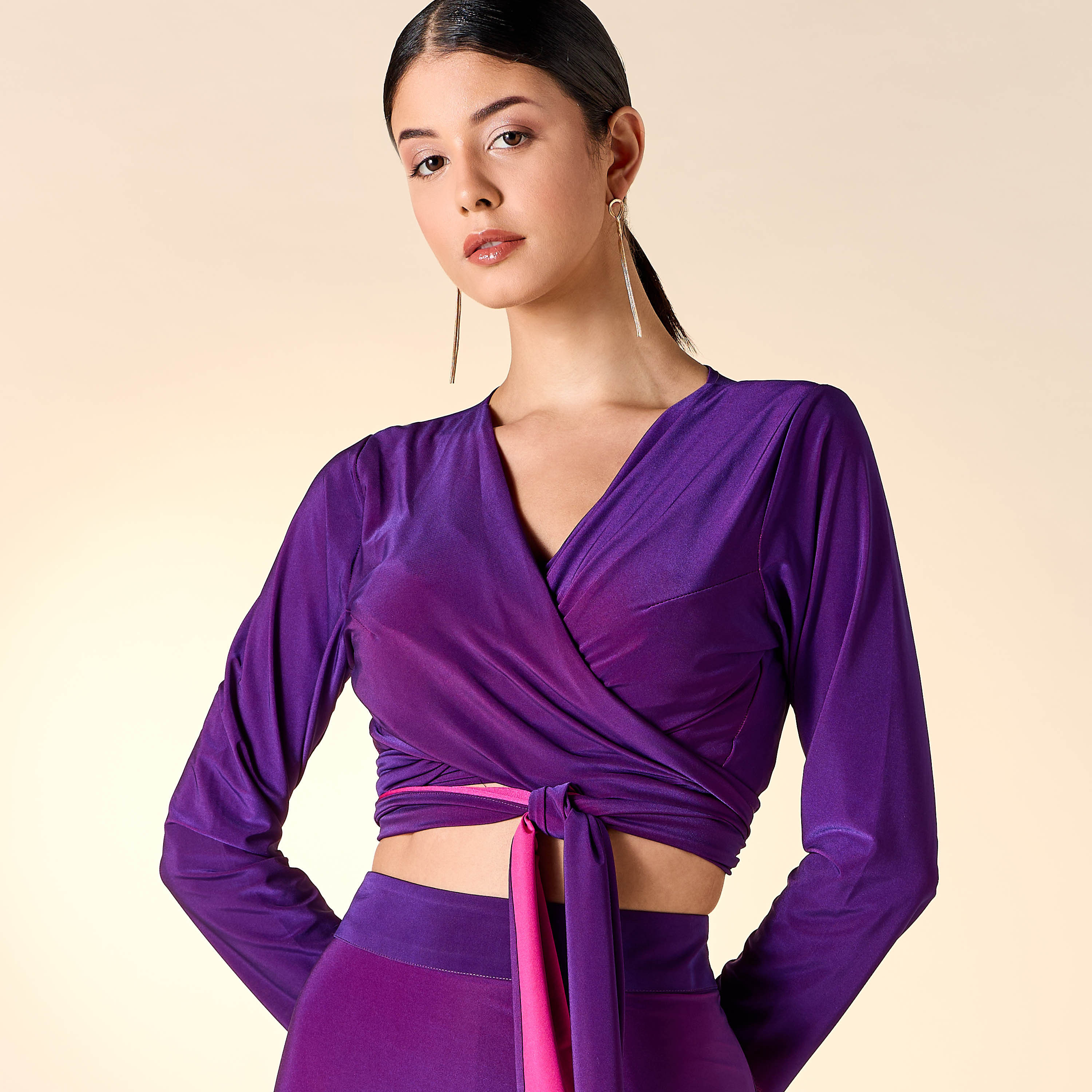 طقم تنورة وبلوزة قصيرة ملفوفة وبأكمام طويلة من جولدن أبل-women-clothing-coordsets-image-17