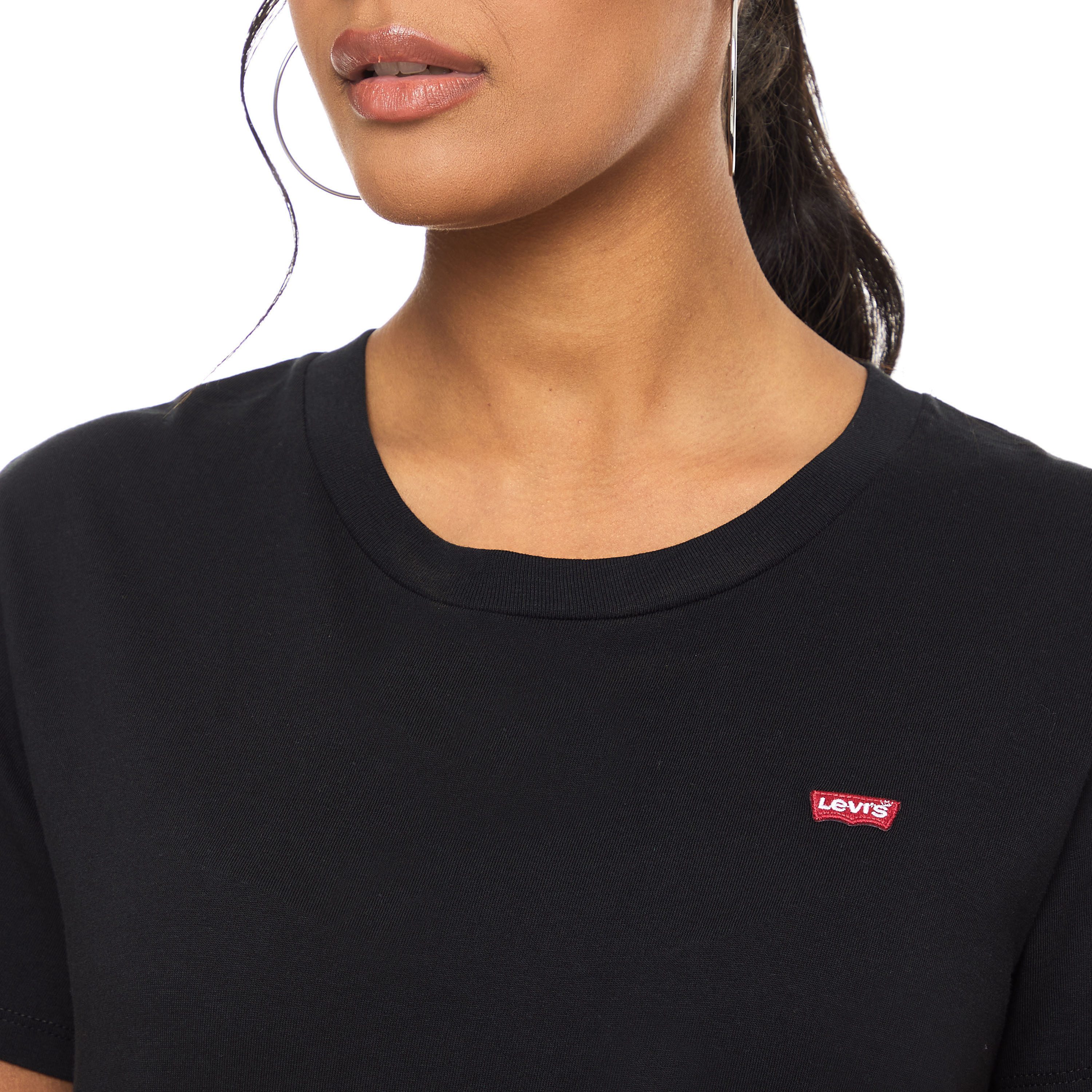 تي شيرت نسائي من ليفايز سادة بأكمام قصيرة و ياقة دائرية مع لون أسود-women-clothing-tshirts-image-4