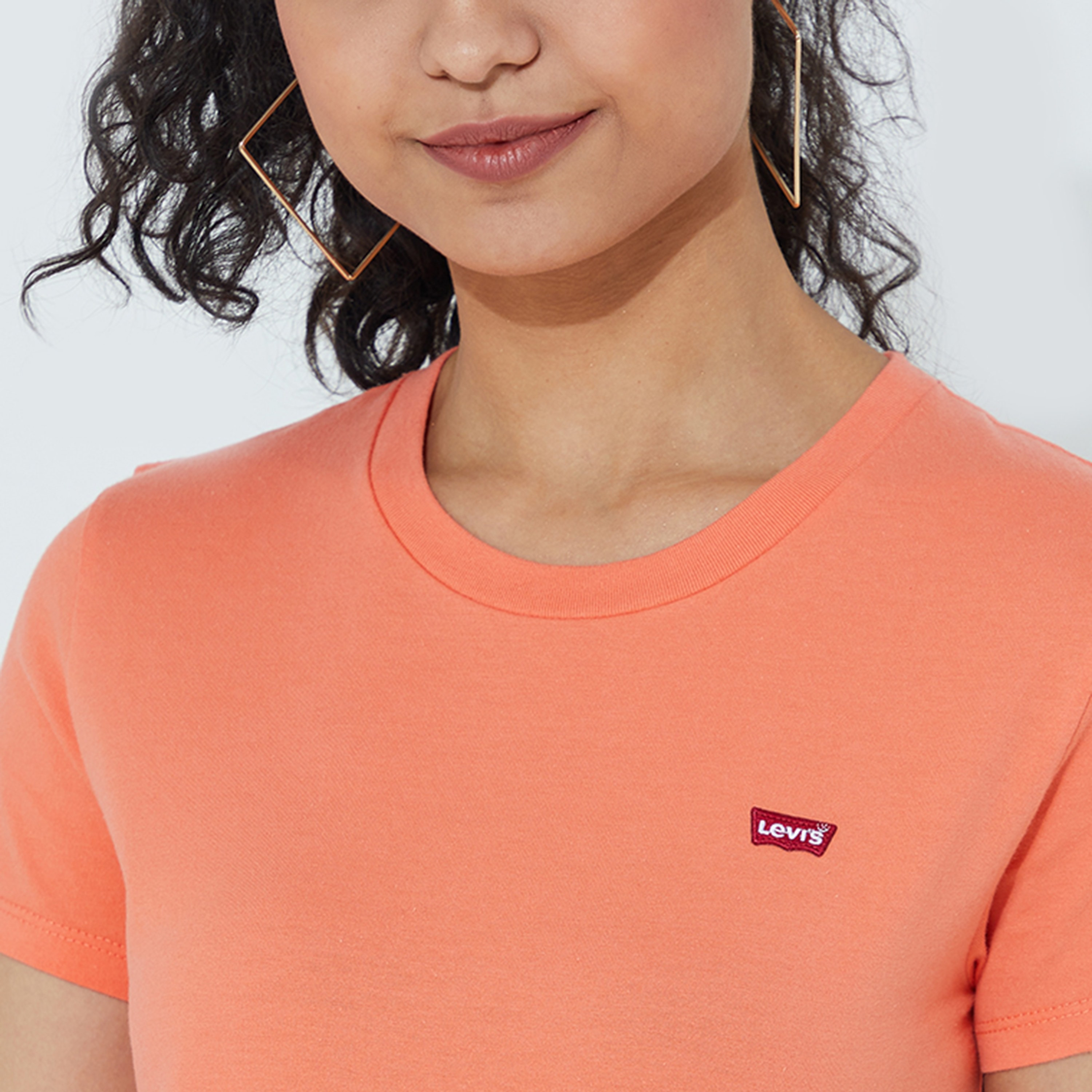 Levi's Plain Round Neck Short Sleeves Women's T-Shirt-women-clothing-tshirts-image-3
