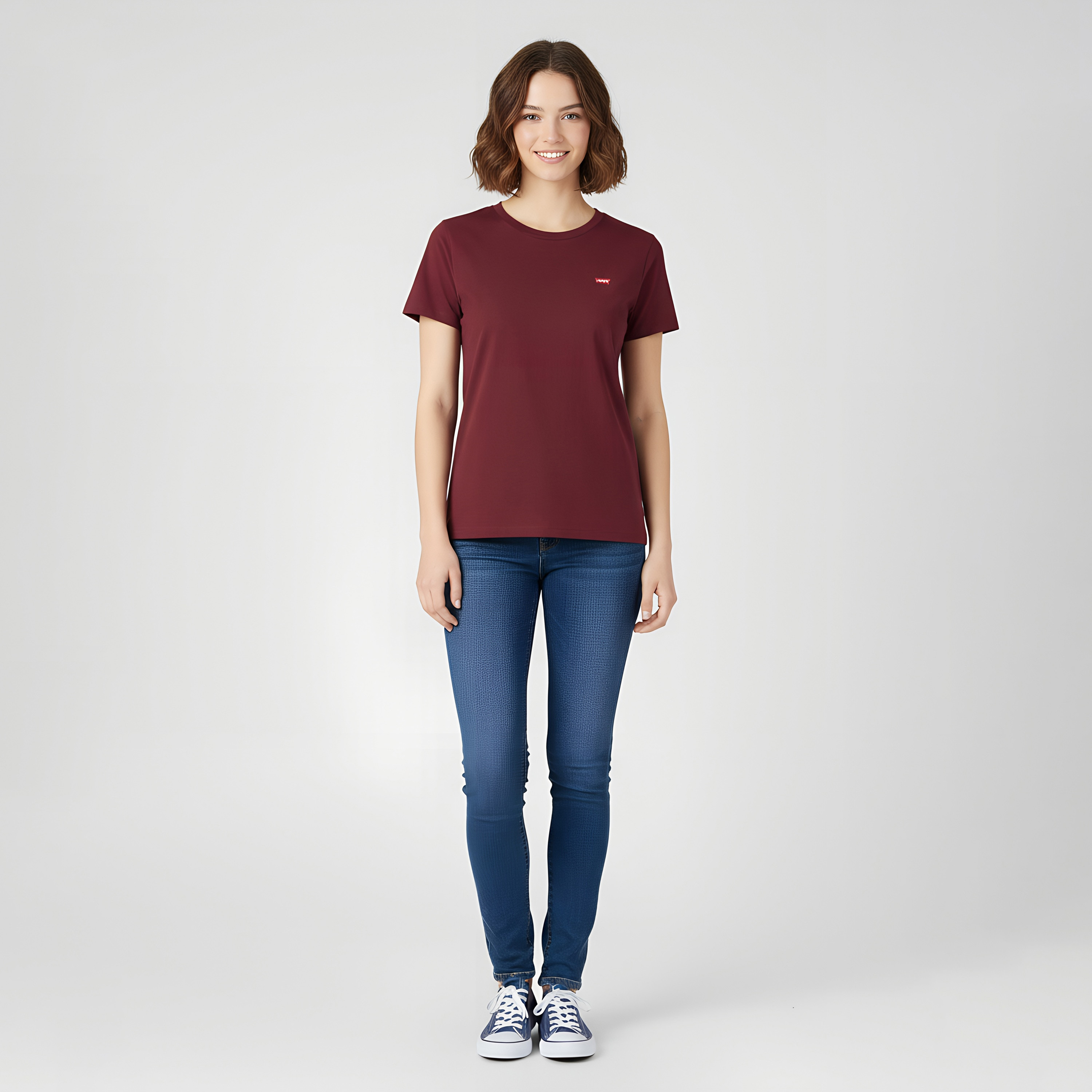 تي شيرت نسائي سادة بأكمام قصيرة ورقبة دائرية من ليفايس-women-clothing-tshirts-image-2