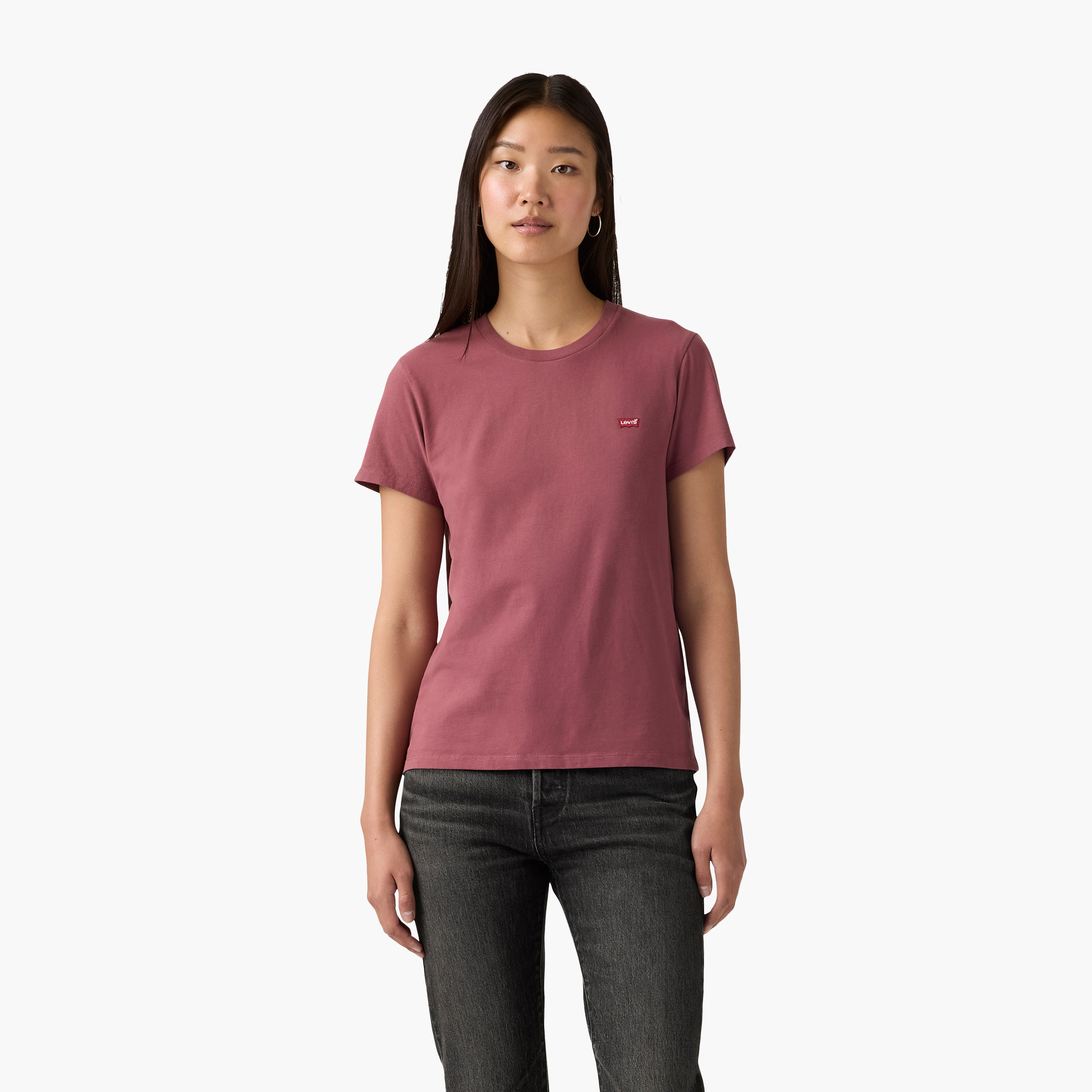تي شيرت نسائي سادة بأكمام قصيرة ورقبة دائرية من ليفايس-women-clothing-tshirts-image-1