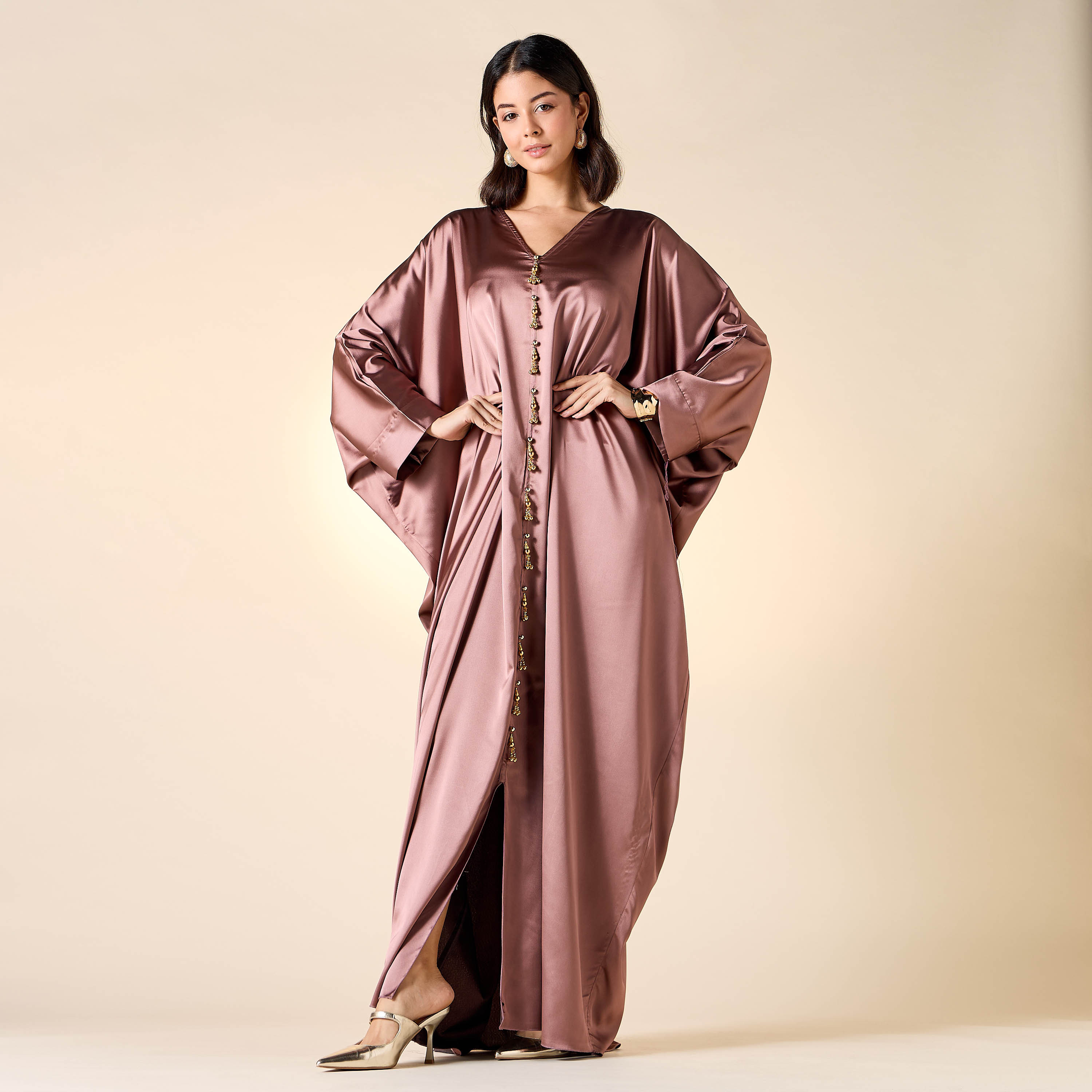 جلابية مزينة بياقة V من جولدن أبل-women-arabicclothing-jalabiyas-image-1