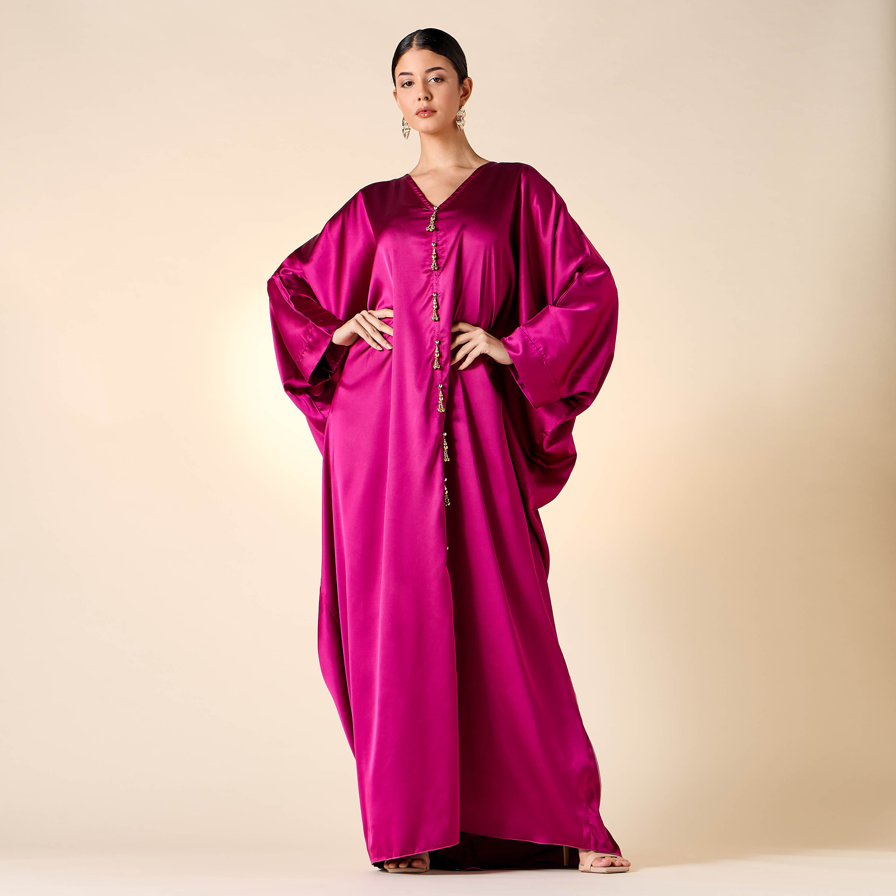 جلابية مزينة بياقة V من جولدن أبل-women-arabicclothing-jalabiyas-image-11