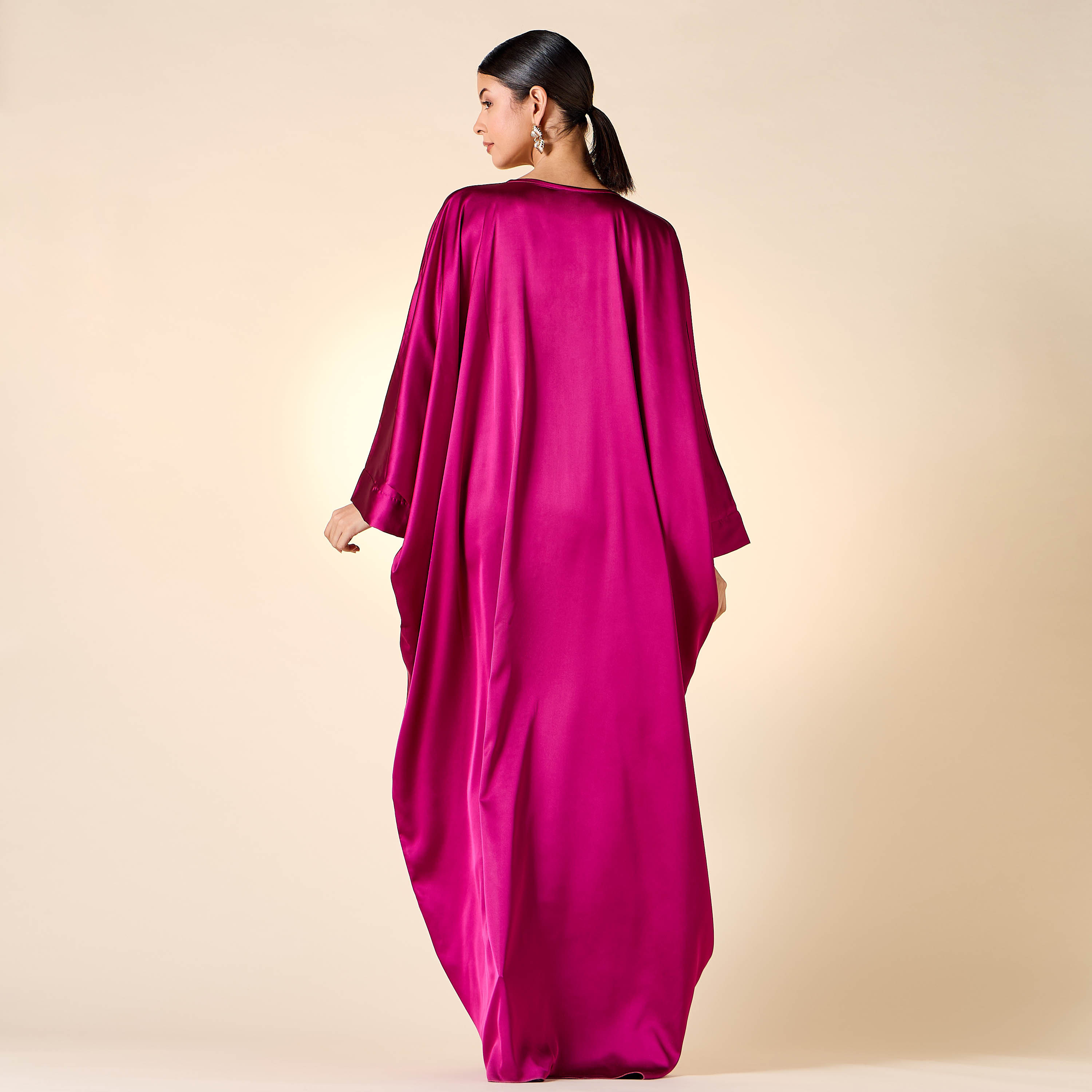 جلابية مزينة بياقة V من جولدن أبل-women-arabicclothing-jalabiyas-image-13