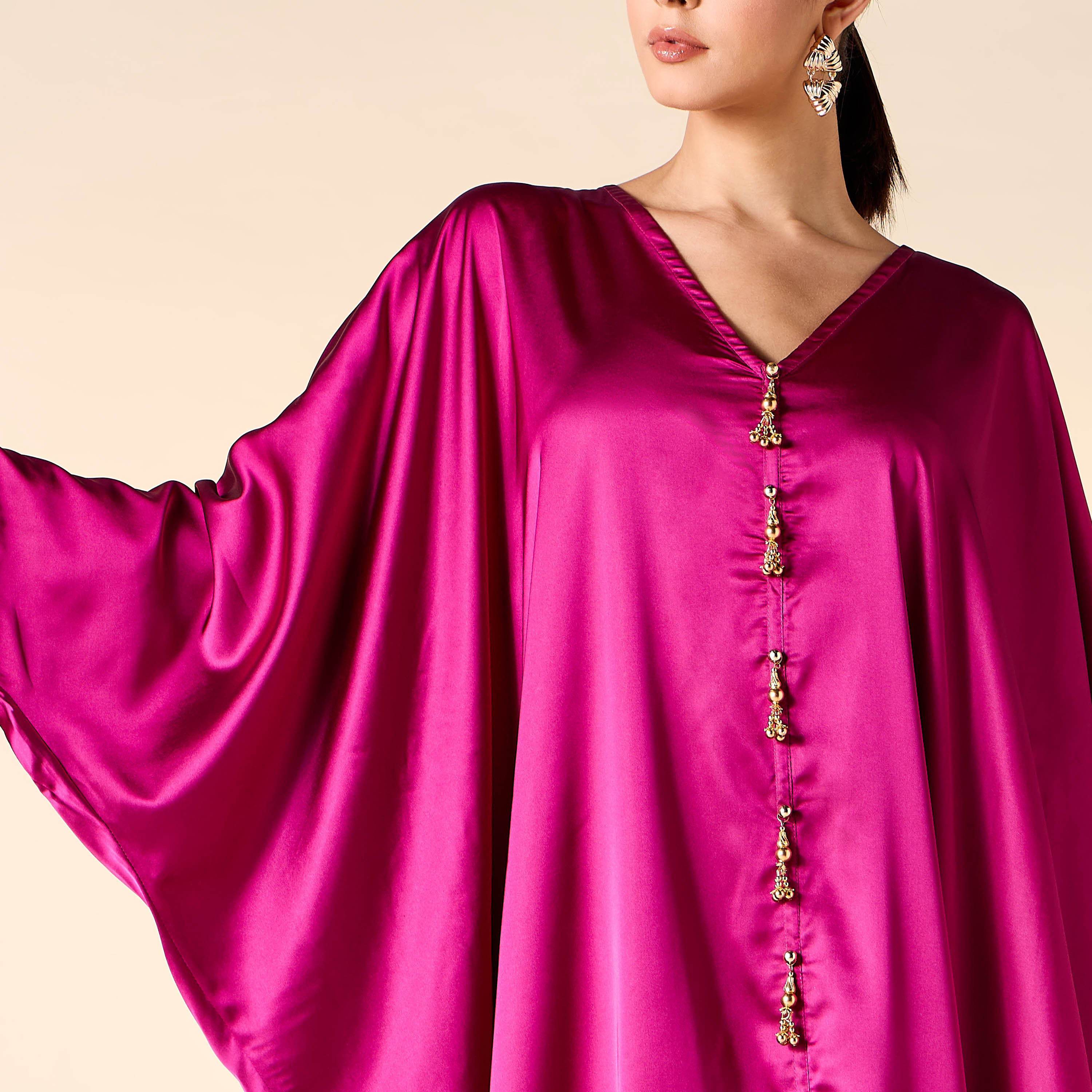 جلابية مزينة بياقة V من جولدن أبل-women-arabicclothing-jalabiyas-image-15