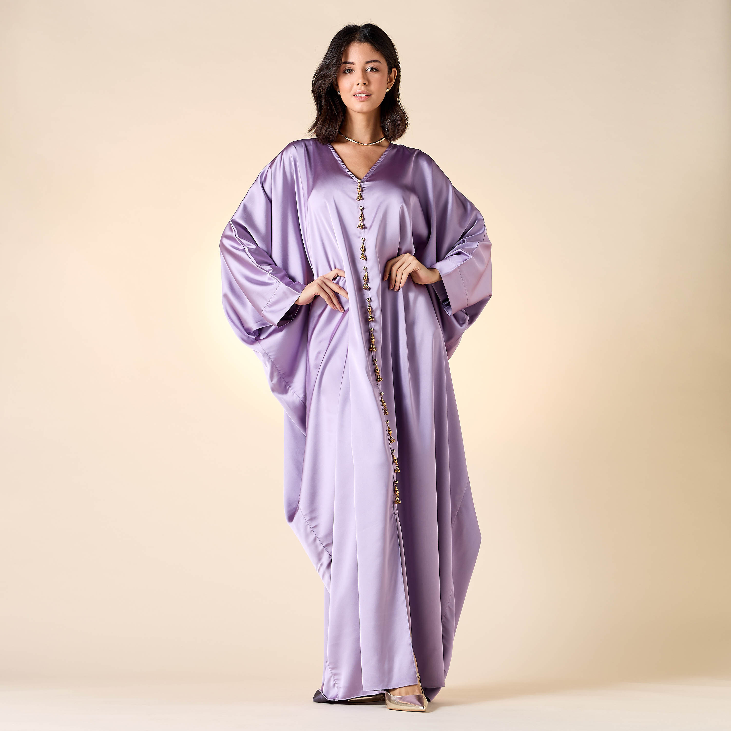 جلابية مزينة بياقة V من جولدن أبل-women-arabicclothing-jalabiyas-image-6