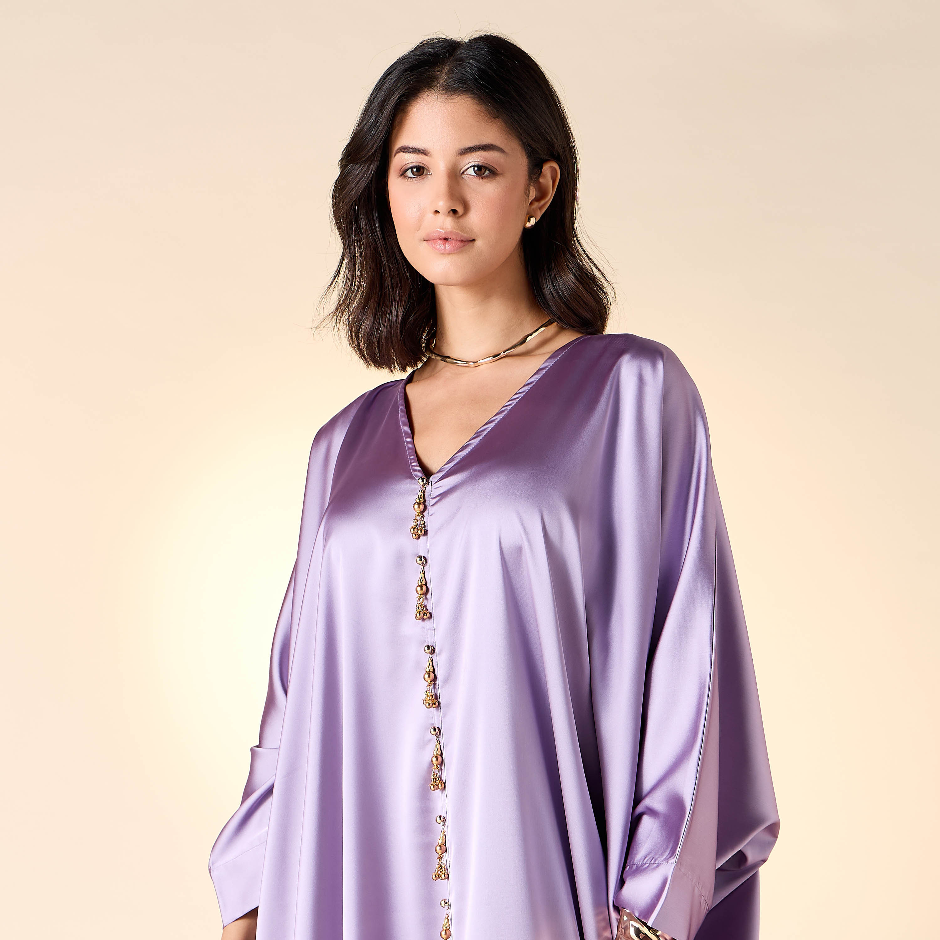 جلابية مزينة بياقة V من جولدن أبل-women-arabicclothing-jalabiyas-image-9