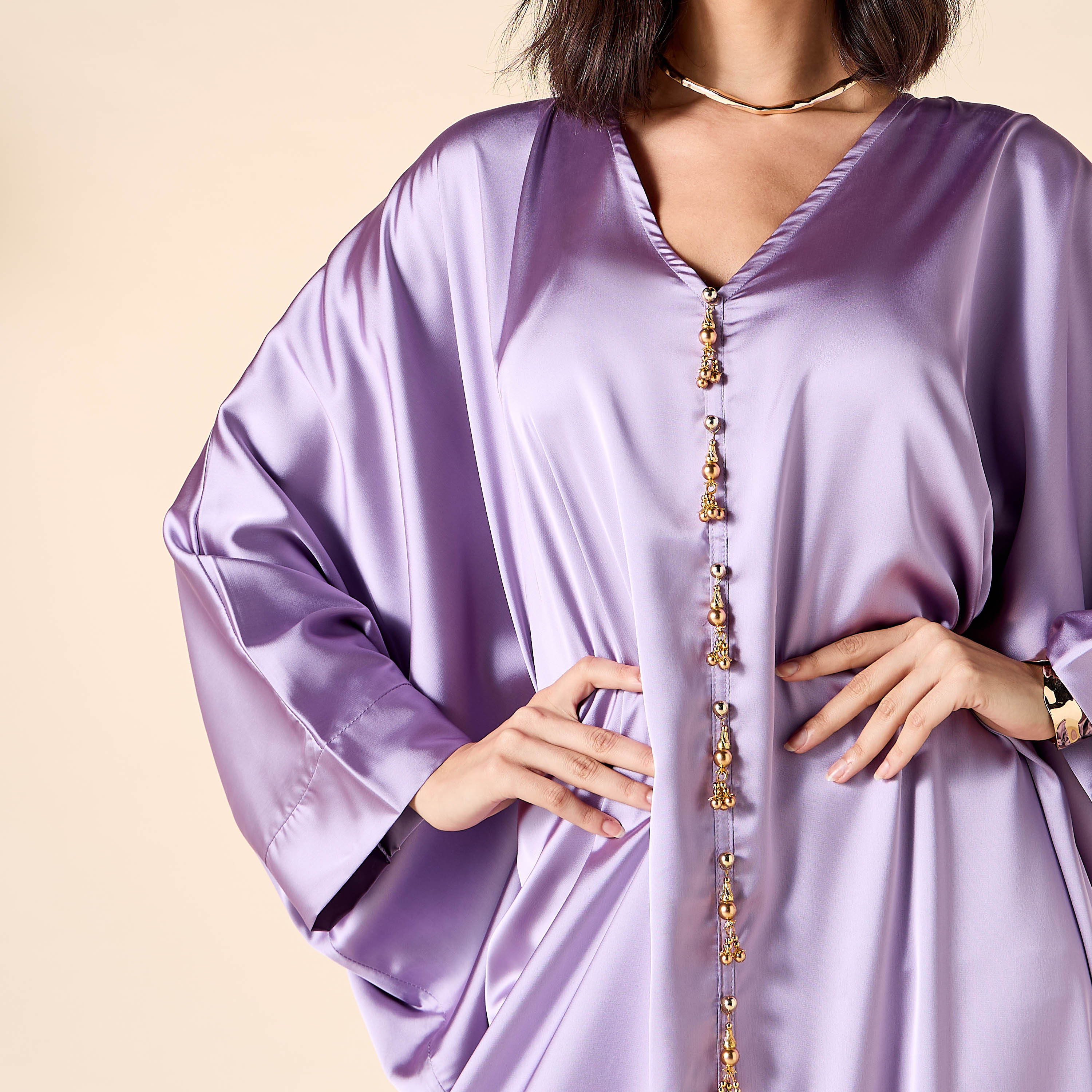 جلابية مزينة بياقة V من جولدن أبل-women-arabicclothing-jalabiyas-image-10