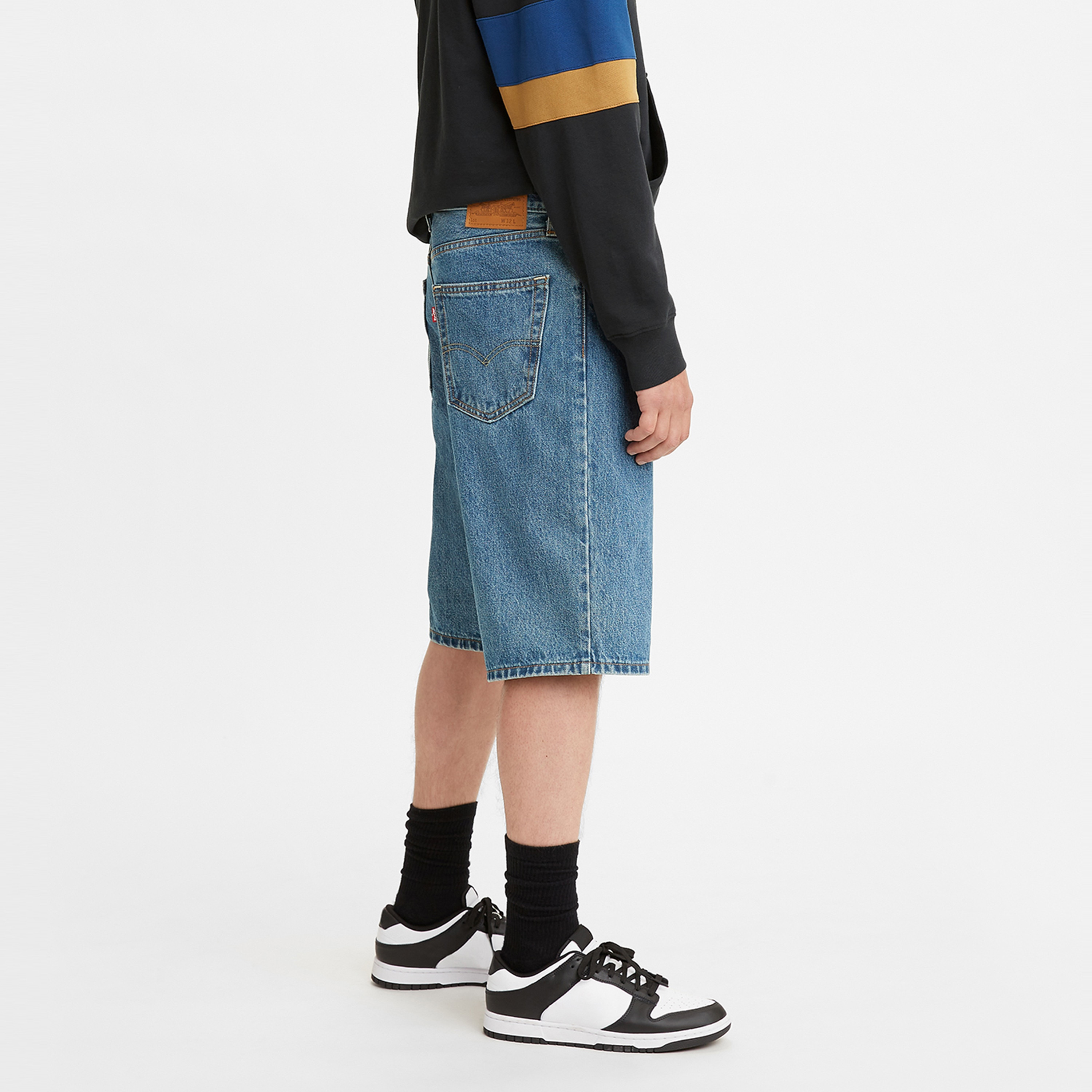 شورت جينز الدنيم 469 بقصة فضفاضة متوسط الارتفاع من ليفايس-men-clothing-bottoms-shorts-image-3