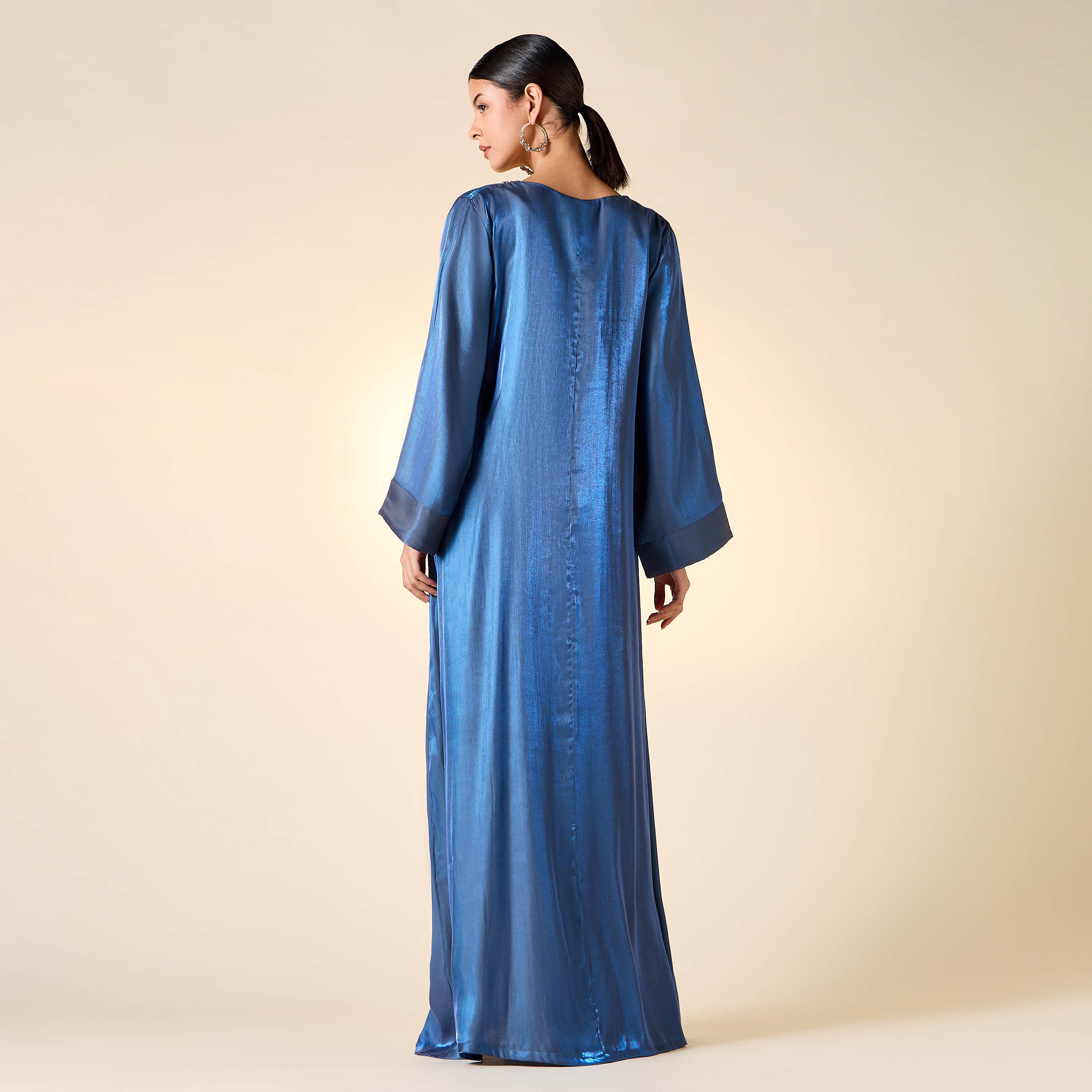 جلابية مزينة بياقة مفتوحة من جولد آبل-women-arabicclothing-jalabiyas-image-9