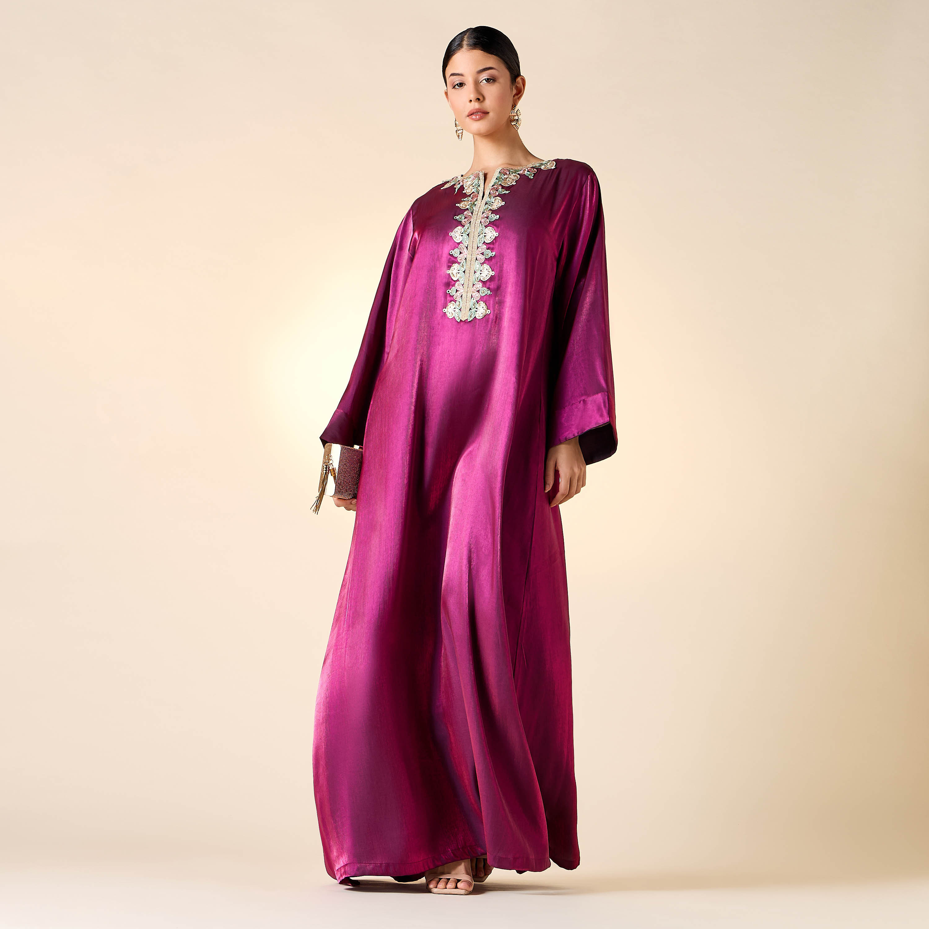 جلابية مزينة بياقة مفتوحة من جولد آبل-women-arabicclothing-jalabiyas-image-1