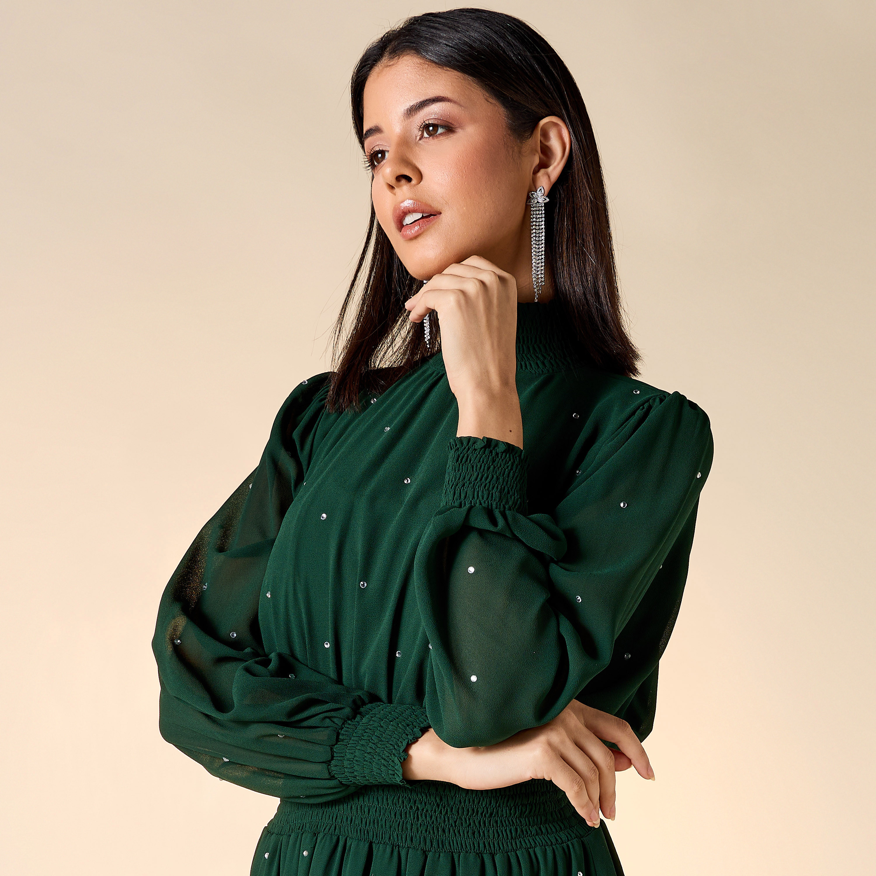 فستان مزين بياقة عالية وأكمام واسعة من جولدن آبل-women-clothing-dresses-image-11