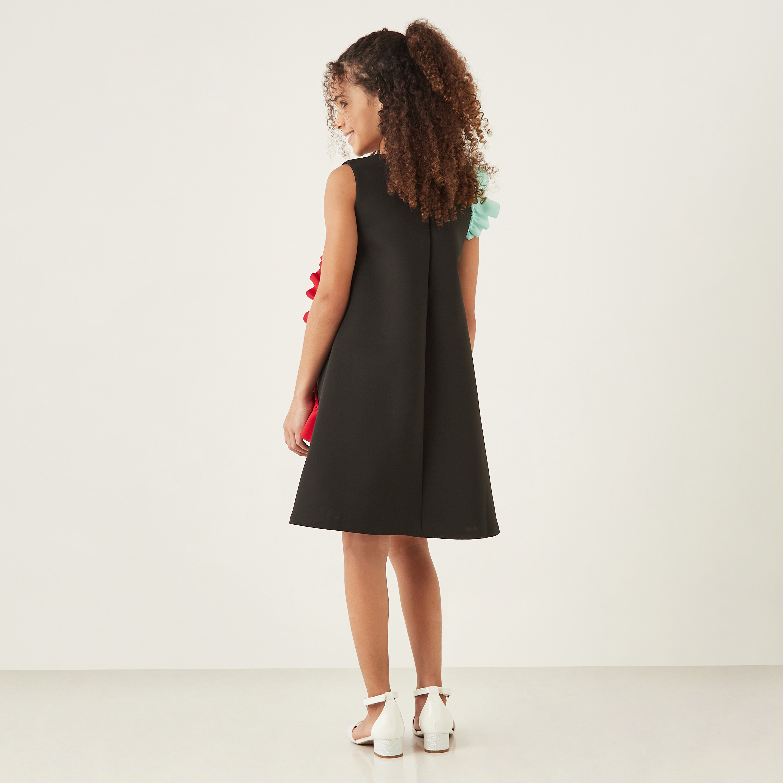 فستان دون أكمام بياقة مستديرة وكشكش من ليتل جولدن أبل-girls-clothing-dressesandjumpsuits-image-3