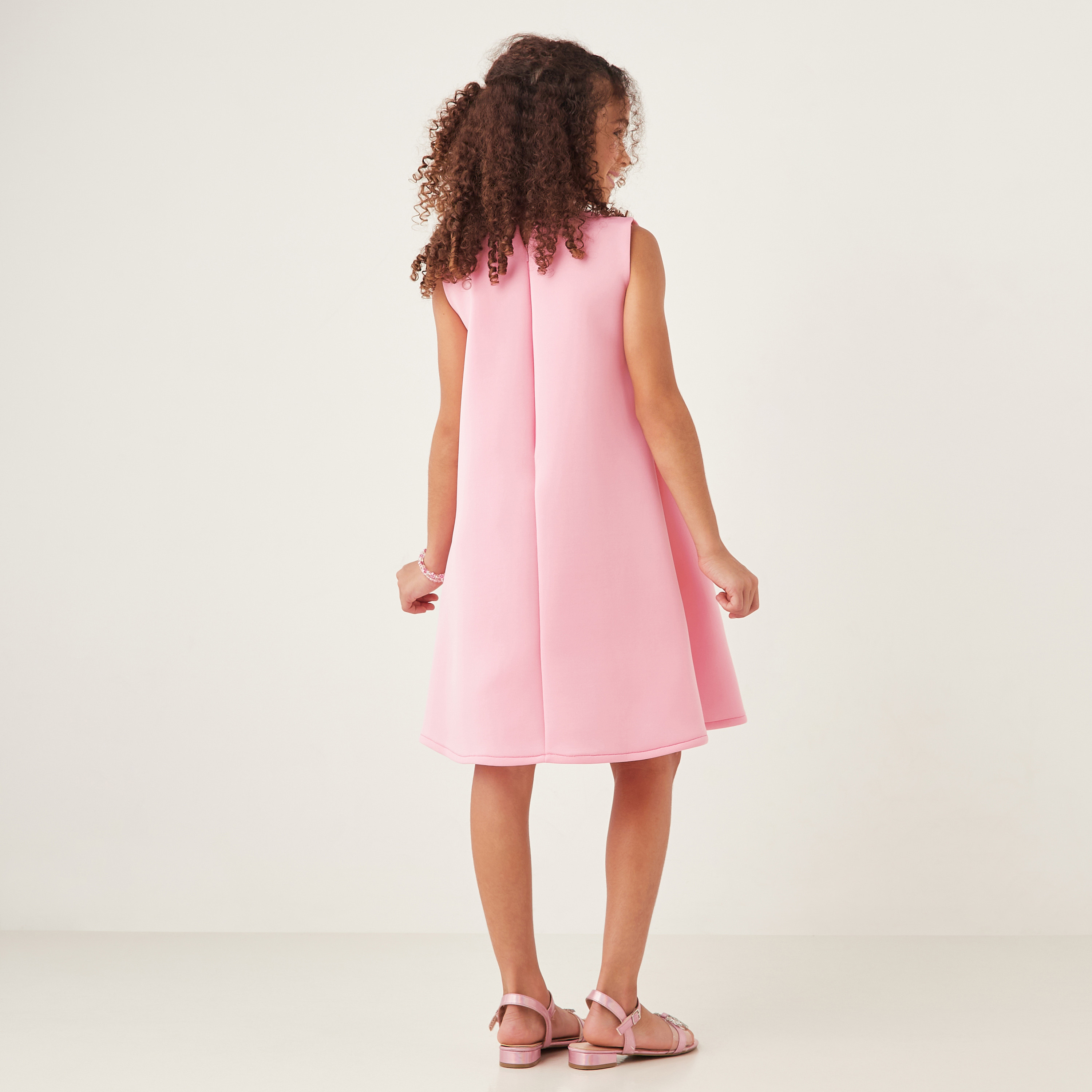 فستان دون أكمام بياقة مستديرة وكشكش من ليتل جولدن أبل-girls-clothing-dressesandjumpsuits-image-7