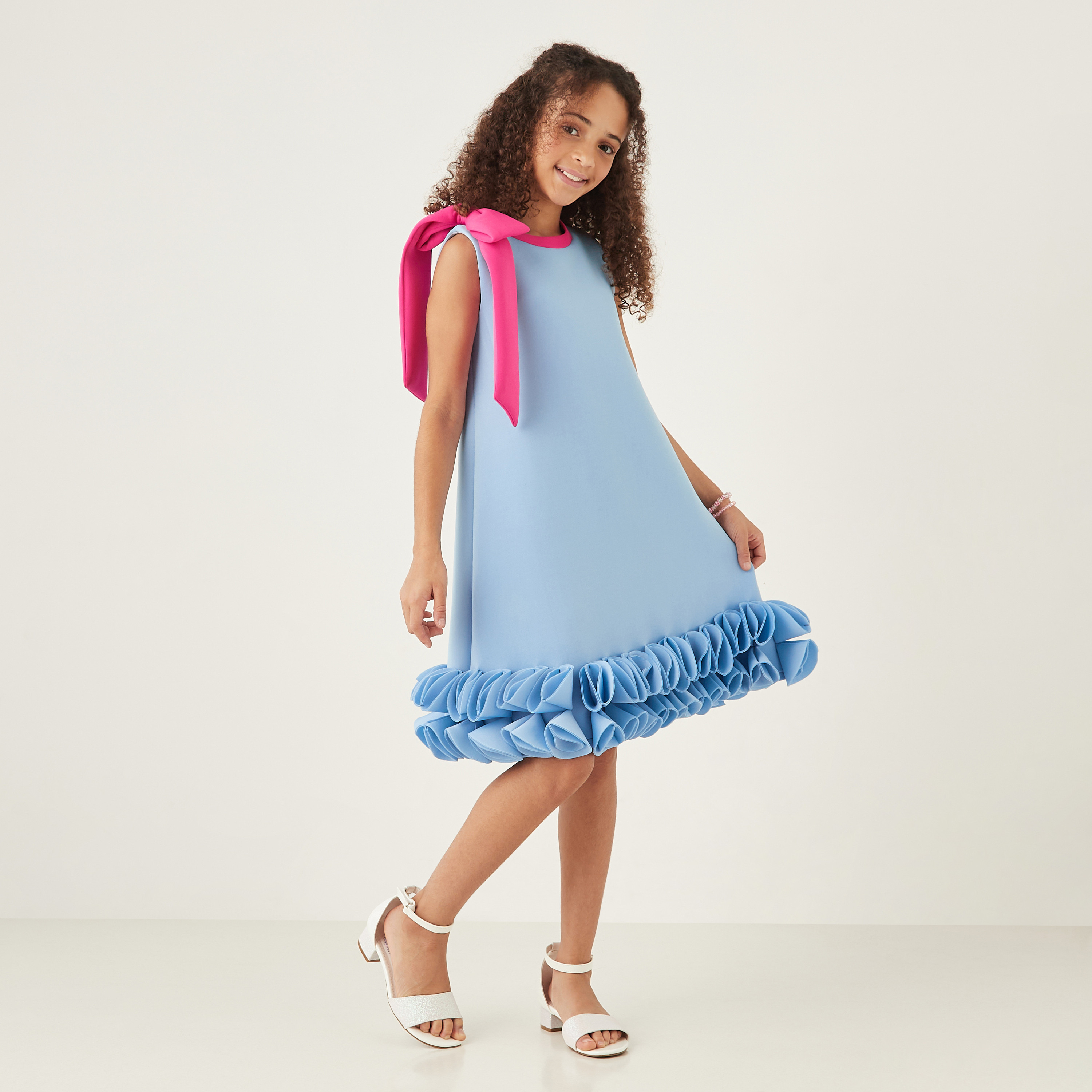 فستان دون أكمام بأربطة وتزيينات زهور من ليتل جولدن أبل-girls-clothing-dressesandjumpsuits-image-6
