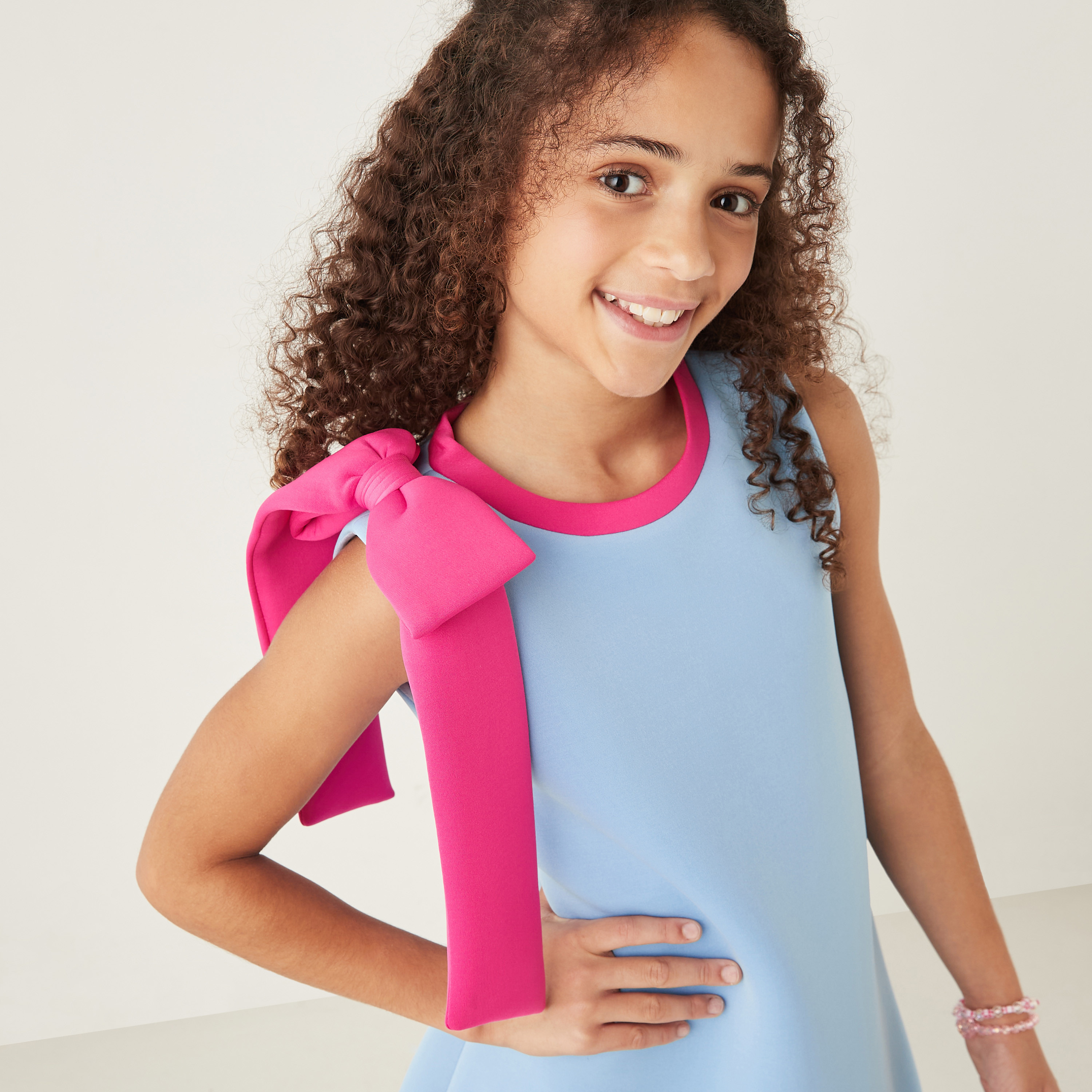 فستان دون أكمام بأربطة وتزيينات زهور من ليتل جولدن أبل-girls-clothing-dressesandjumpsuits-image-8