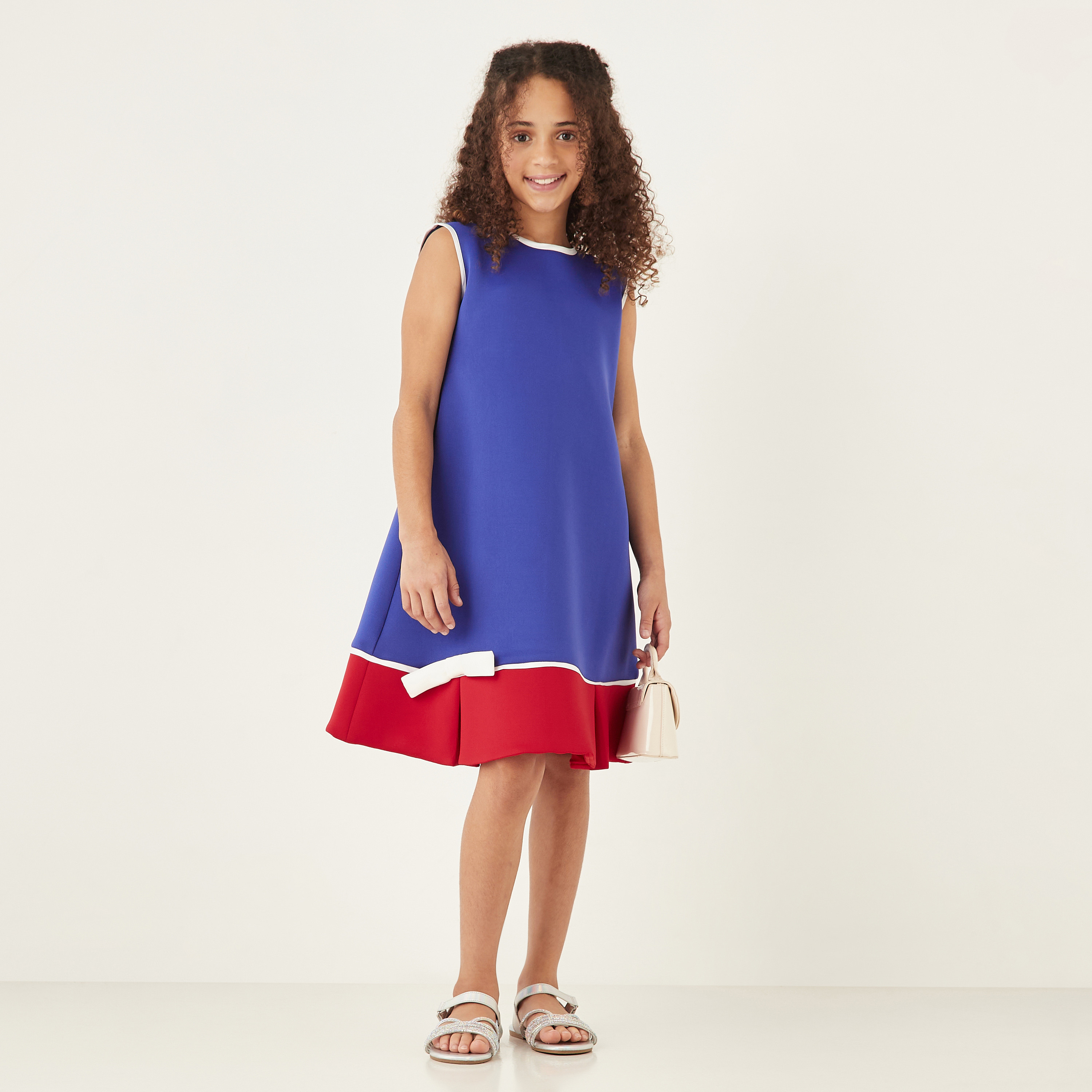 فستان دون أكمام بياقة مستديرة وفيونكة من ليتل جولد أبل-girls-clothing-dressesandjumpsuits-image-6