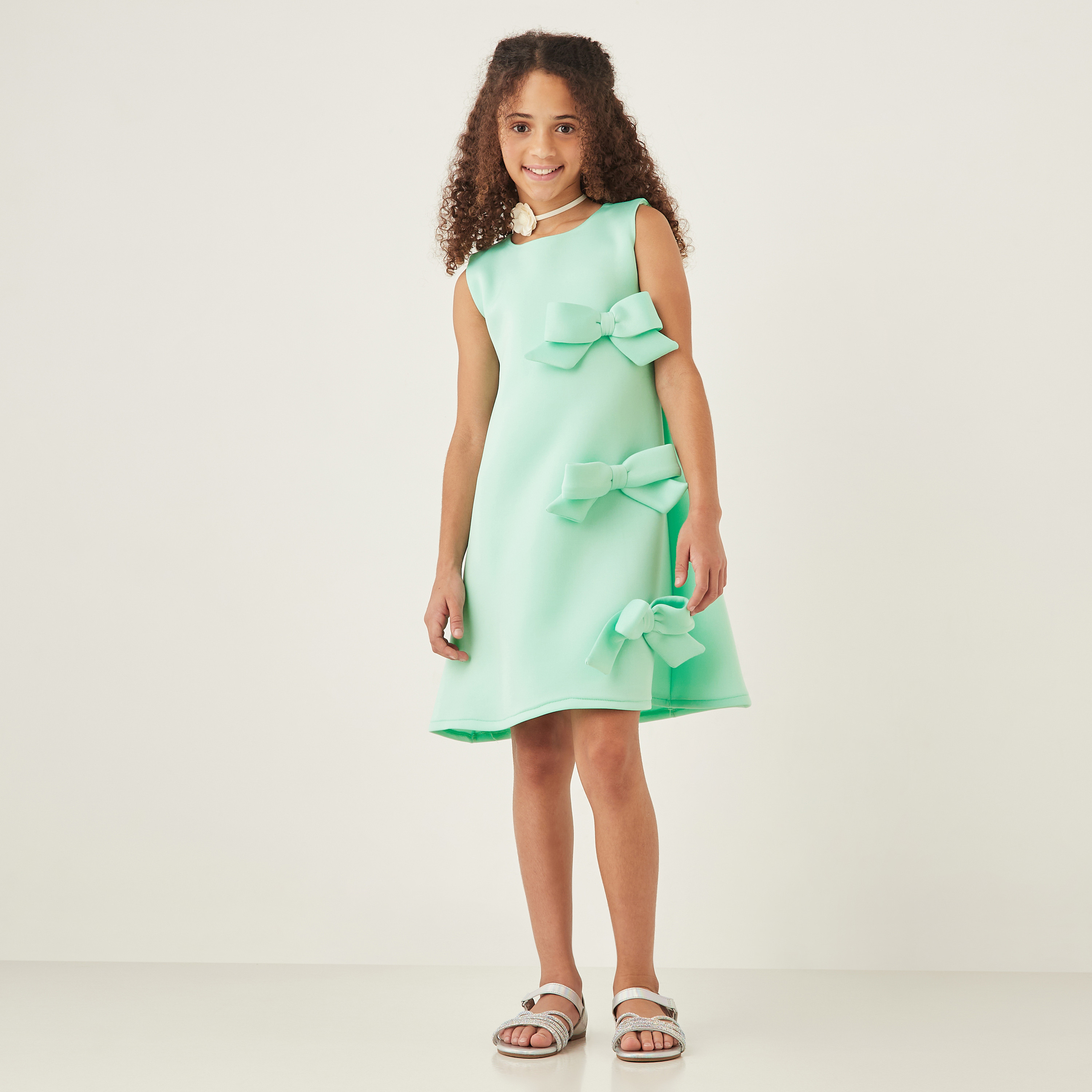 Little Golden Apple Bow Accent Sleeveless Dress with Round Neck-girls-clothing-dressesandjumpsuits-image-2