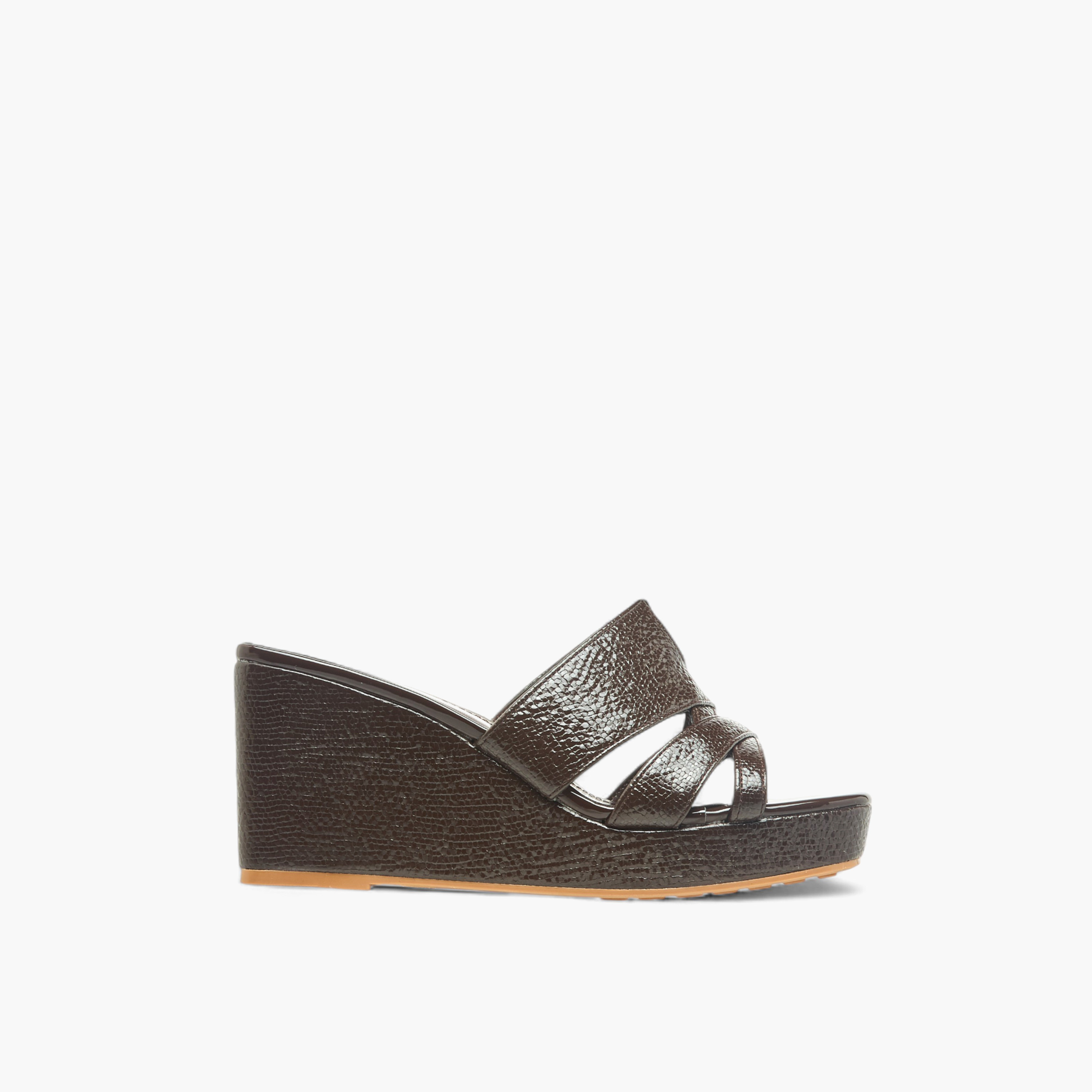 صندل بكعب ويدج للنساء من فلورا بيلا-women-shoes-sandals-heeled-image-3