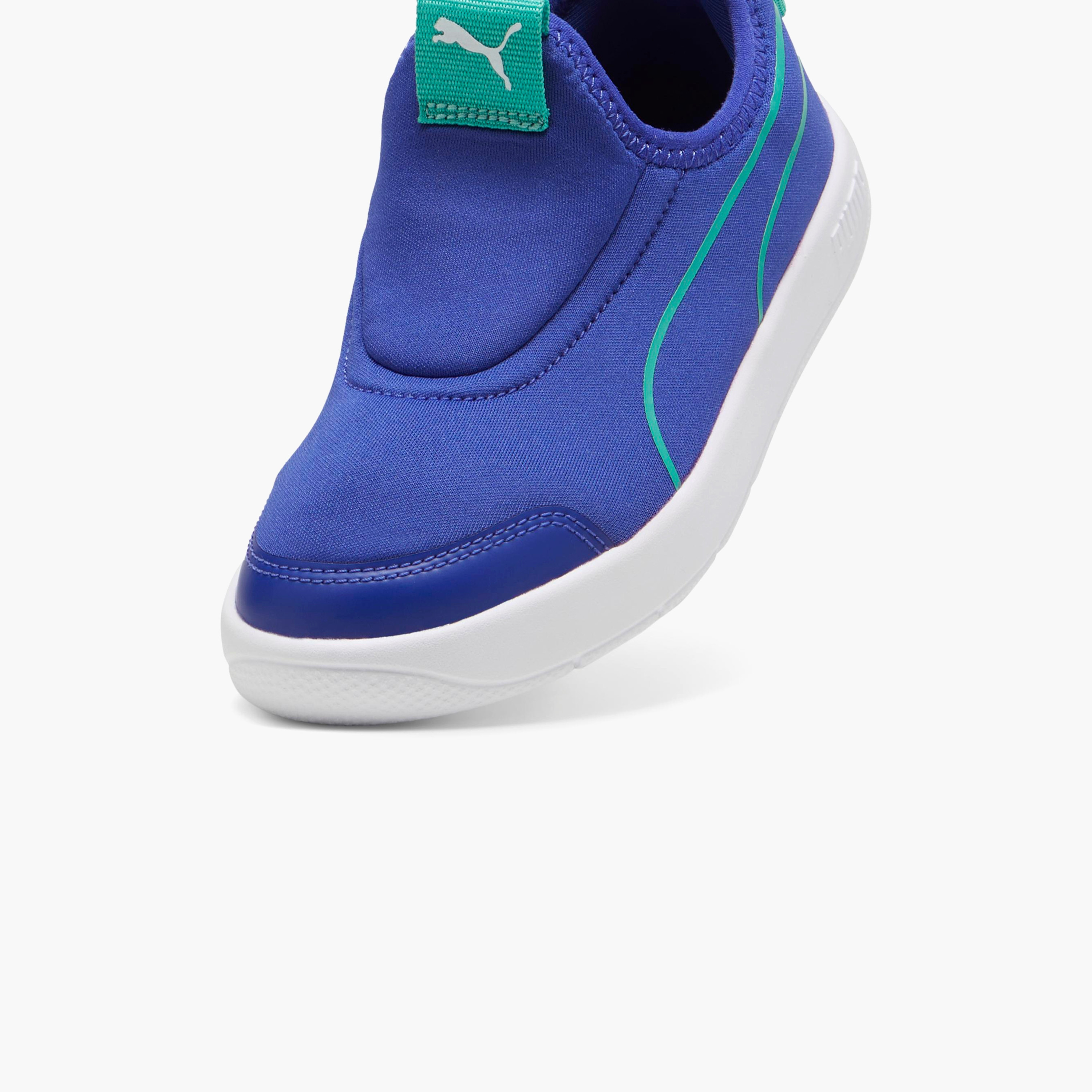 حذاء رياضي كورتفليكس في3 سليب أون للأولاد من بوما 398880 | OE-sports-boys-shoes-image-2