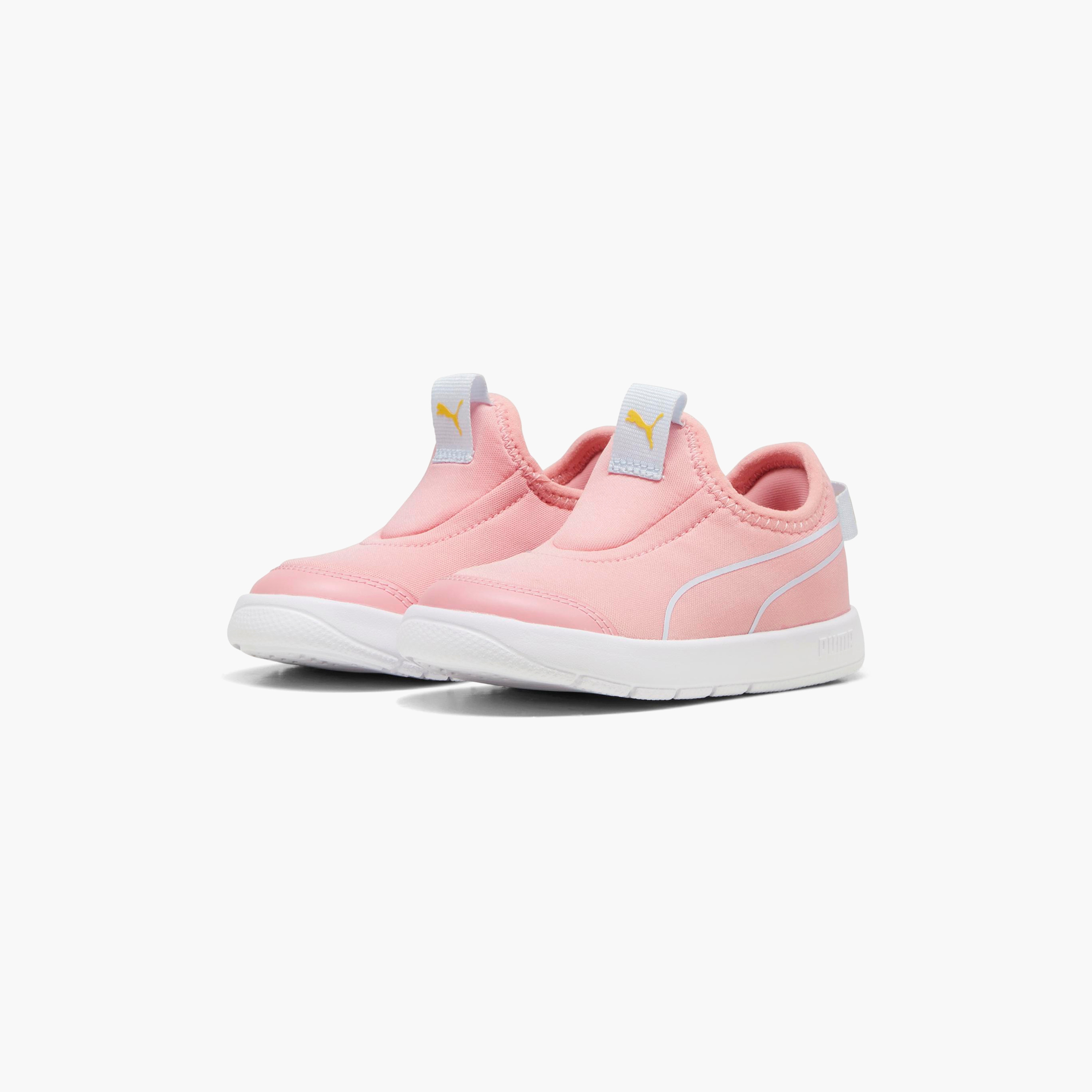 حذاء رياضي للفتيات الصغار كورتفليكس في3 سليب أون من بوما 39888102 | OE-baby-girls-shoes-closedshoes-image-1