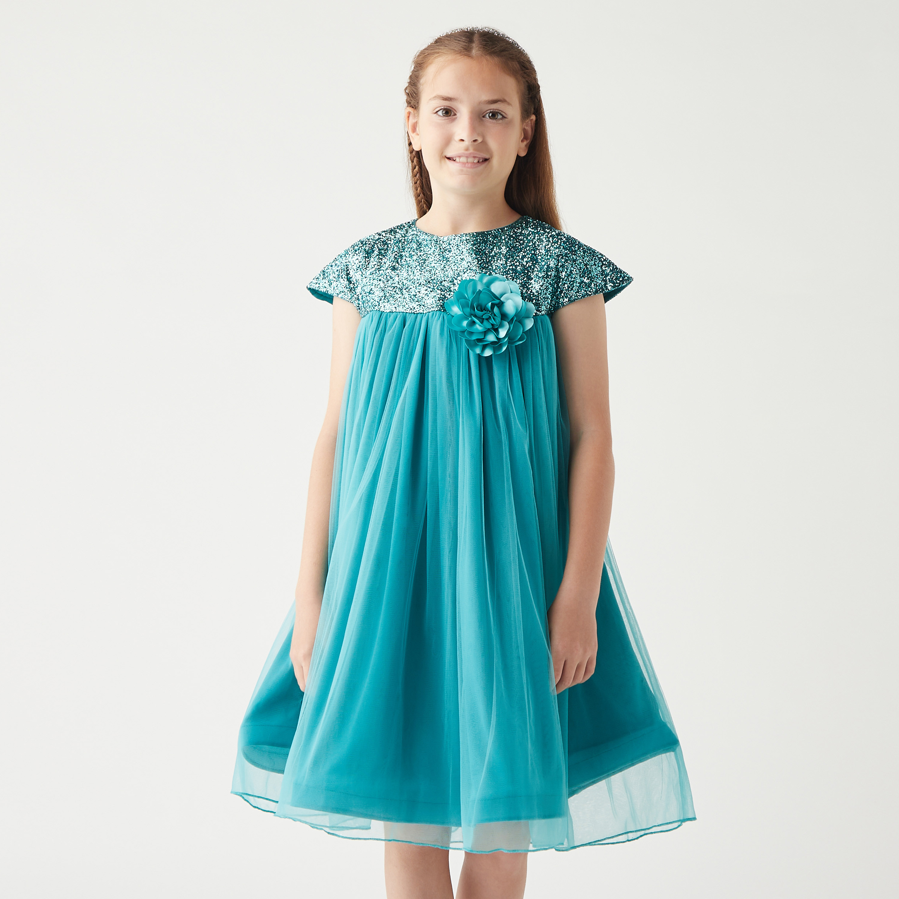 فستان بياقة مستديرة وأكمام كاب وتزيينات زهرية من ليتل جولدن آبل-girls-clothing-dressesandjumpsuits-image-1
