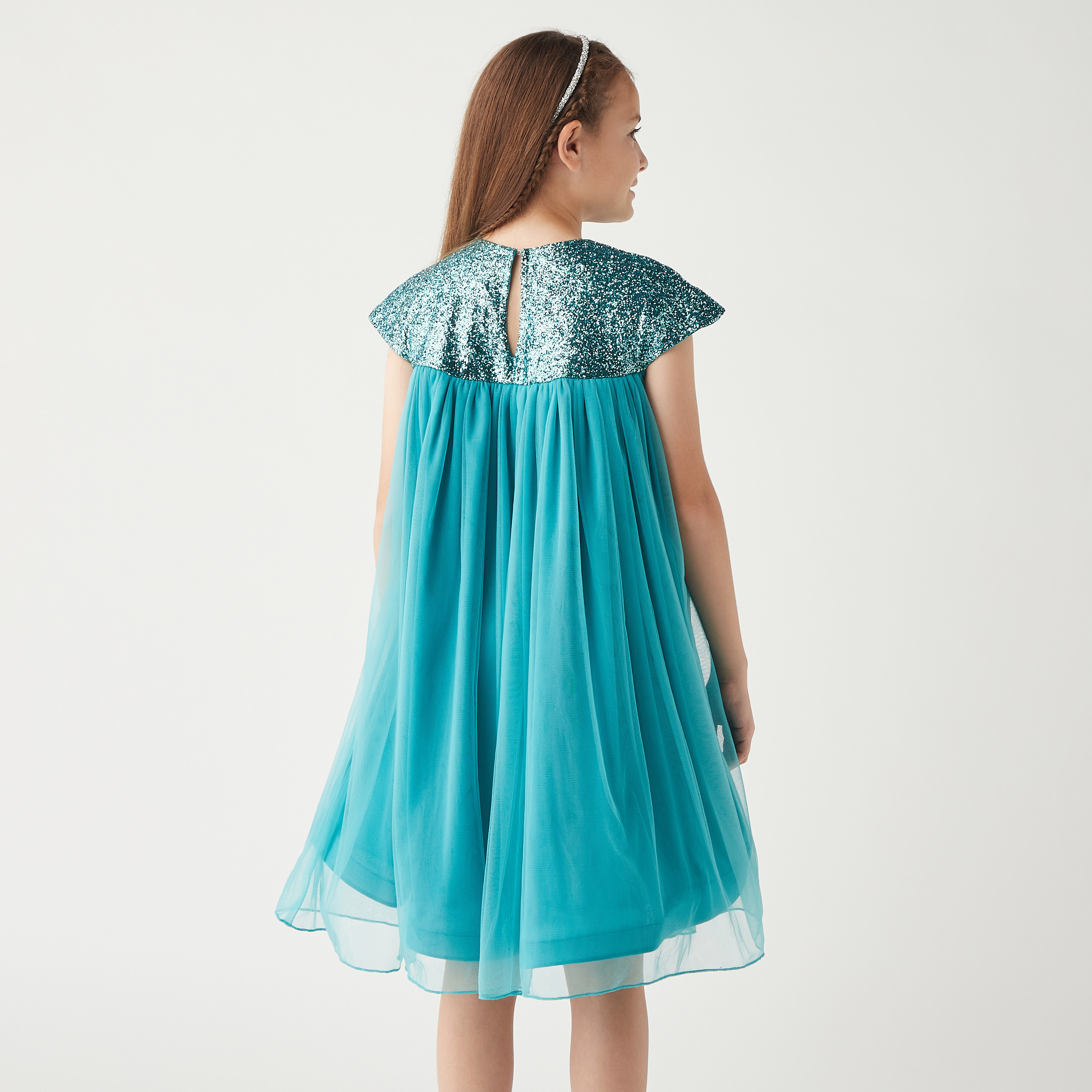 فستان بياقة مستديرة وأكمام كاب وتزيينات زهرية من ليتل جولدن آبل-girls-clothing-dressesandjumpsuits-image-3