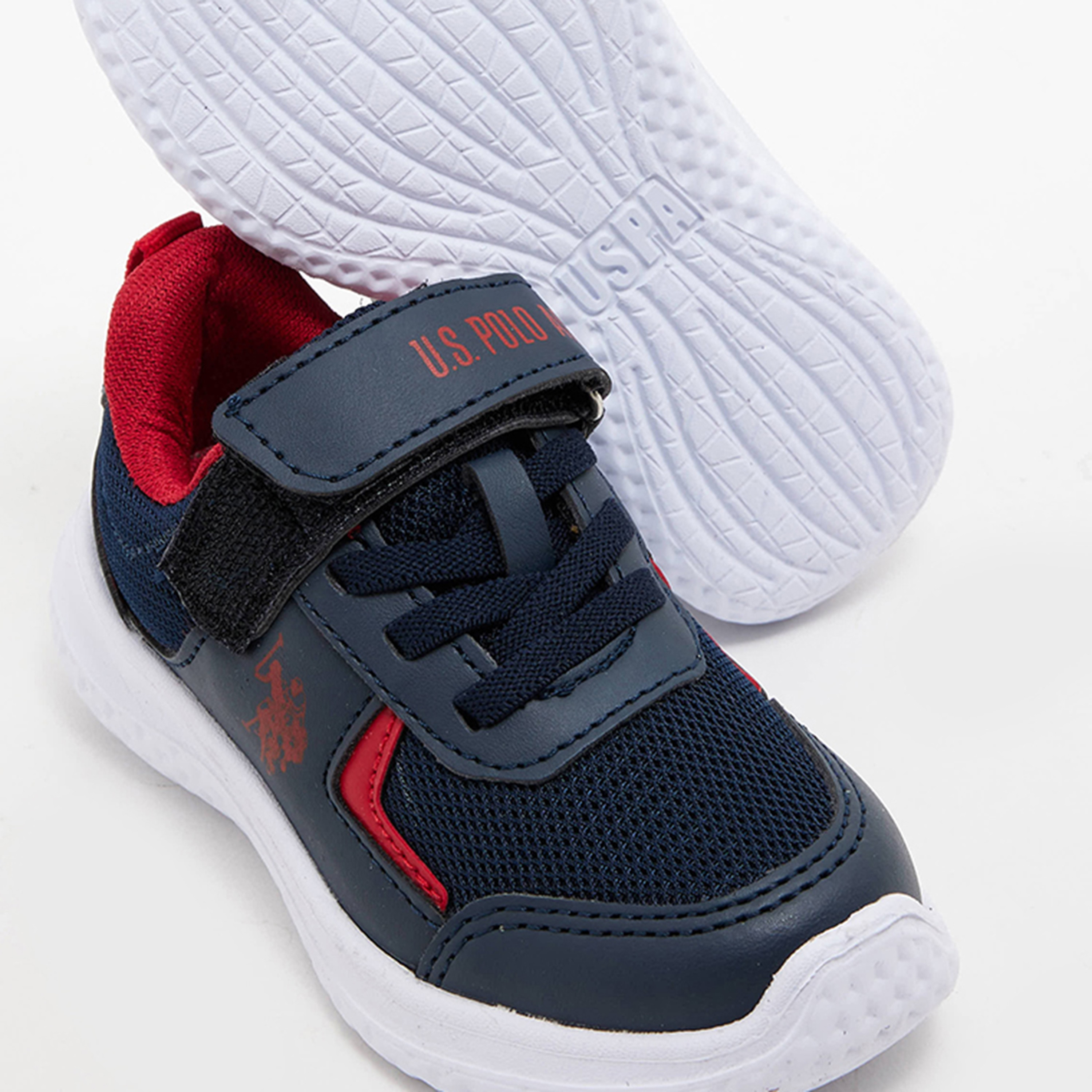  3MDOUGLASJR3FX2 | حذاء سنيكرز رياضي من يو إس بولو أسن للأطفال بإغلاق فيلكرو-boys-shoes-sneakers-image-4