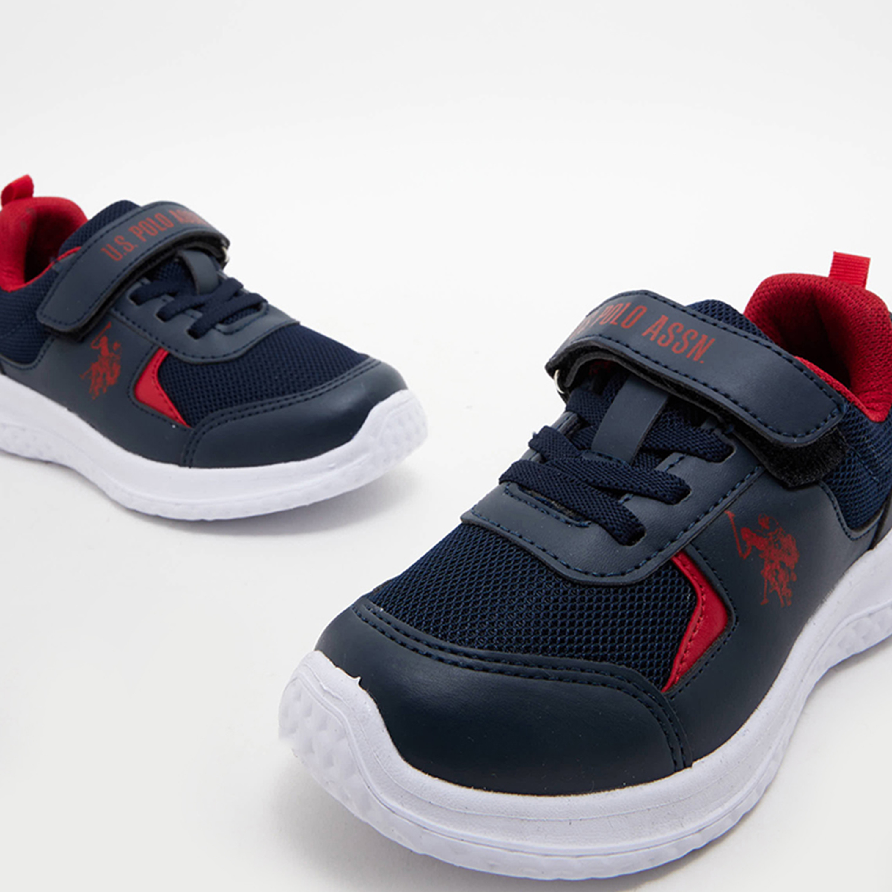  3MDOUGLASJR3FX3 | حذاء سنيكرز رياضي من يو إس بولو أسن للأطفال بإغلاق فيلكرو-boys-shoes-sneakers-image-4