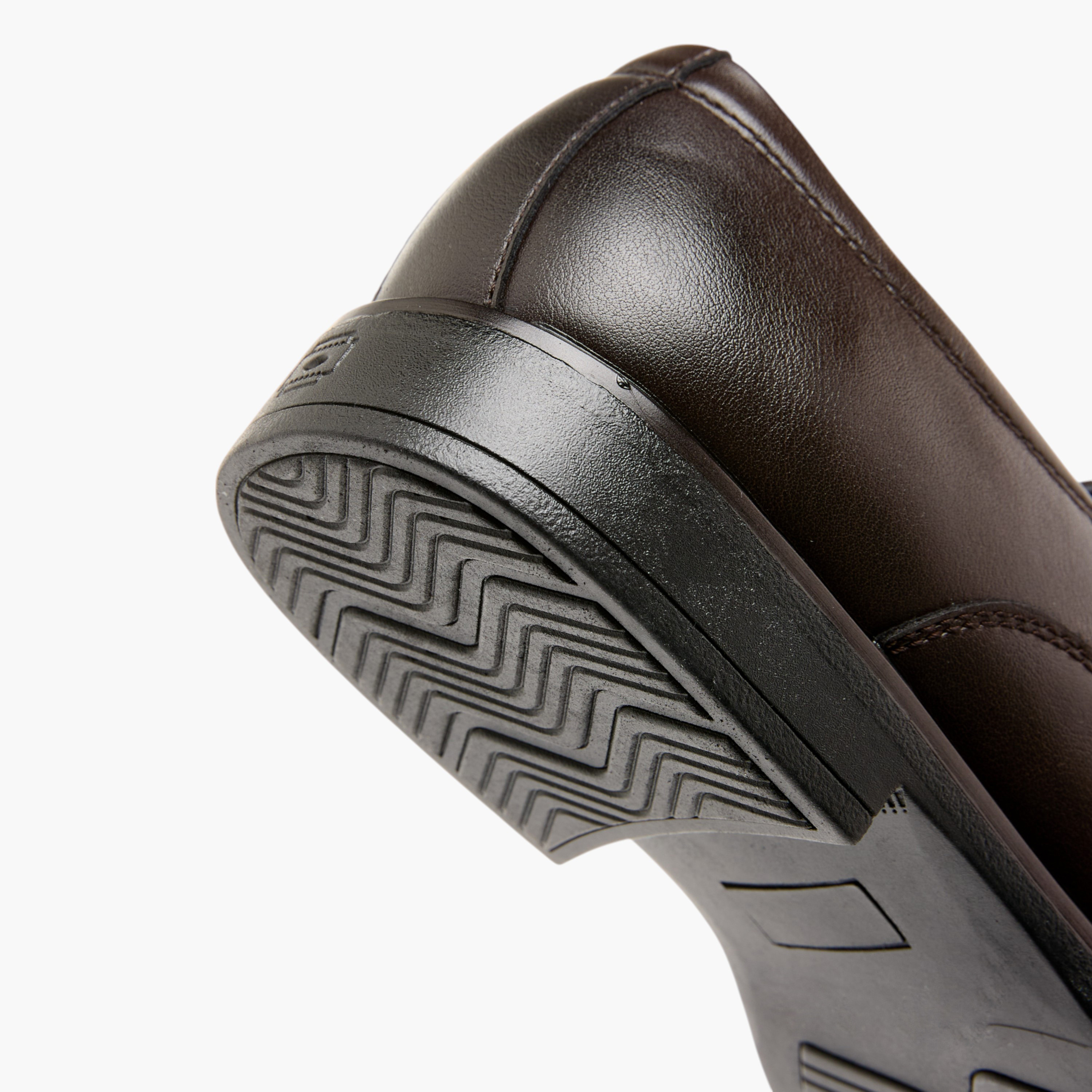 لوفر سهل الارتداء بتفاصيل ثقوب من إل بي إل من شوإكسبريس-men-shoes-formalshoes-image-5