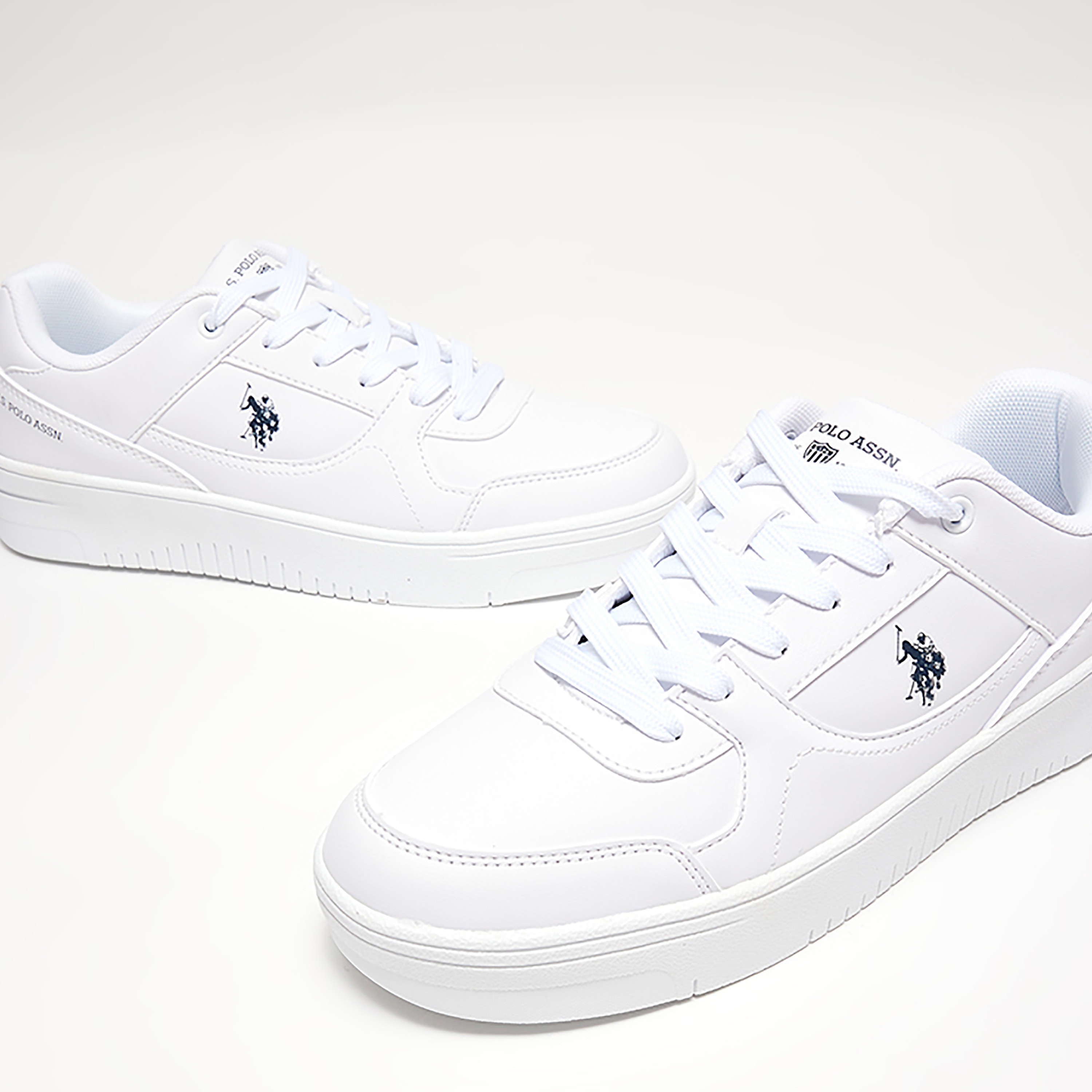 يو اس بولو أسن حذاء رياضي منخفض بأربطة للنساء ابيض 3W LEE WMNAAZ 3PR WHITE | OE-women-shoes-sneakers-image-4