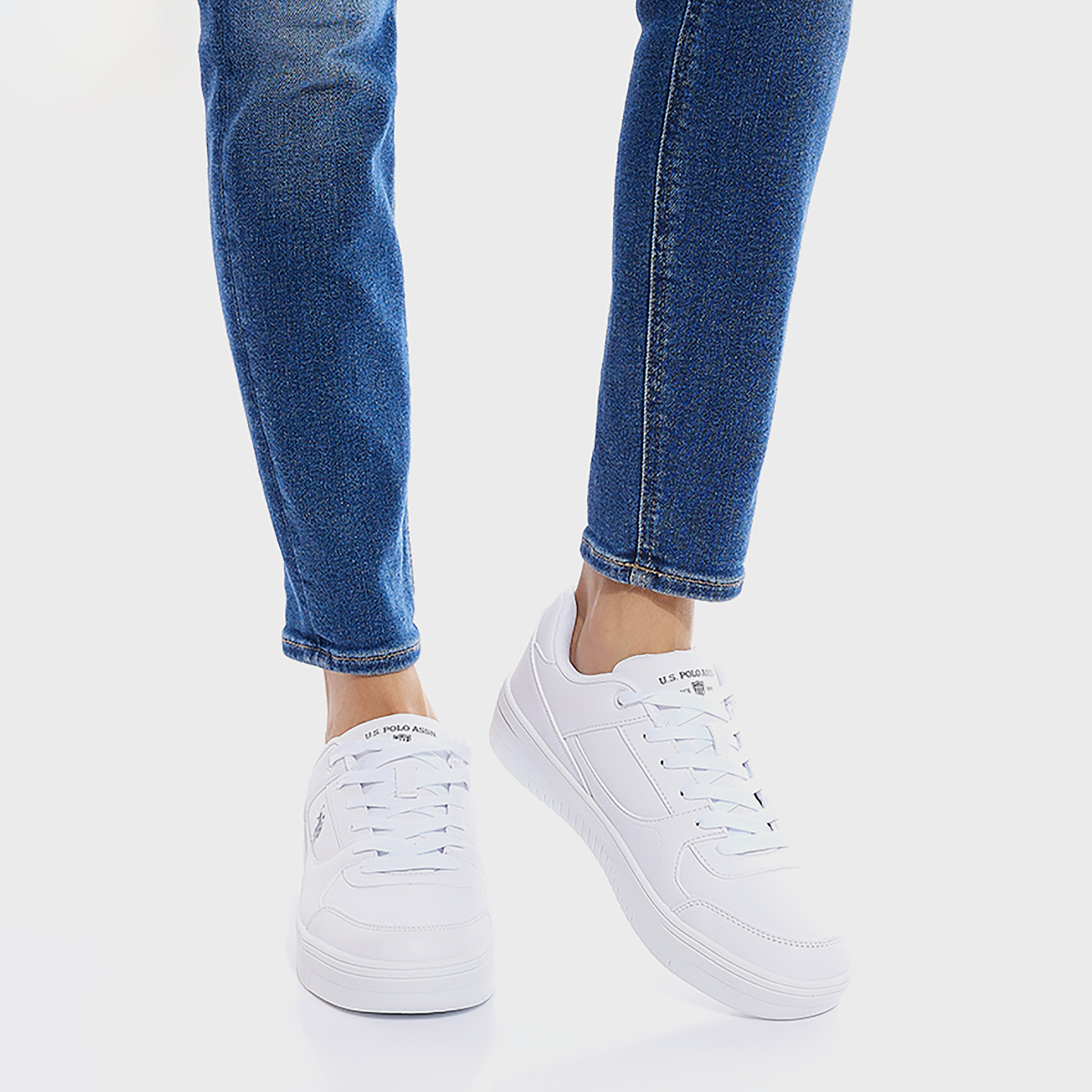 يو اس بولو أسن حذاء رياضي منخفض بأربطة للنساء ابيض 3W LEE WMNAAZ 3PR WHITE | OE-women-shoes-sneakers-image-5