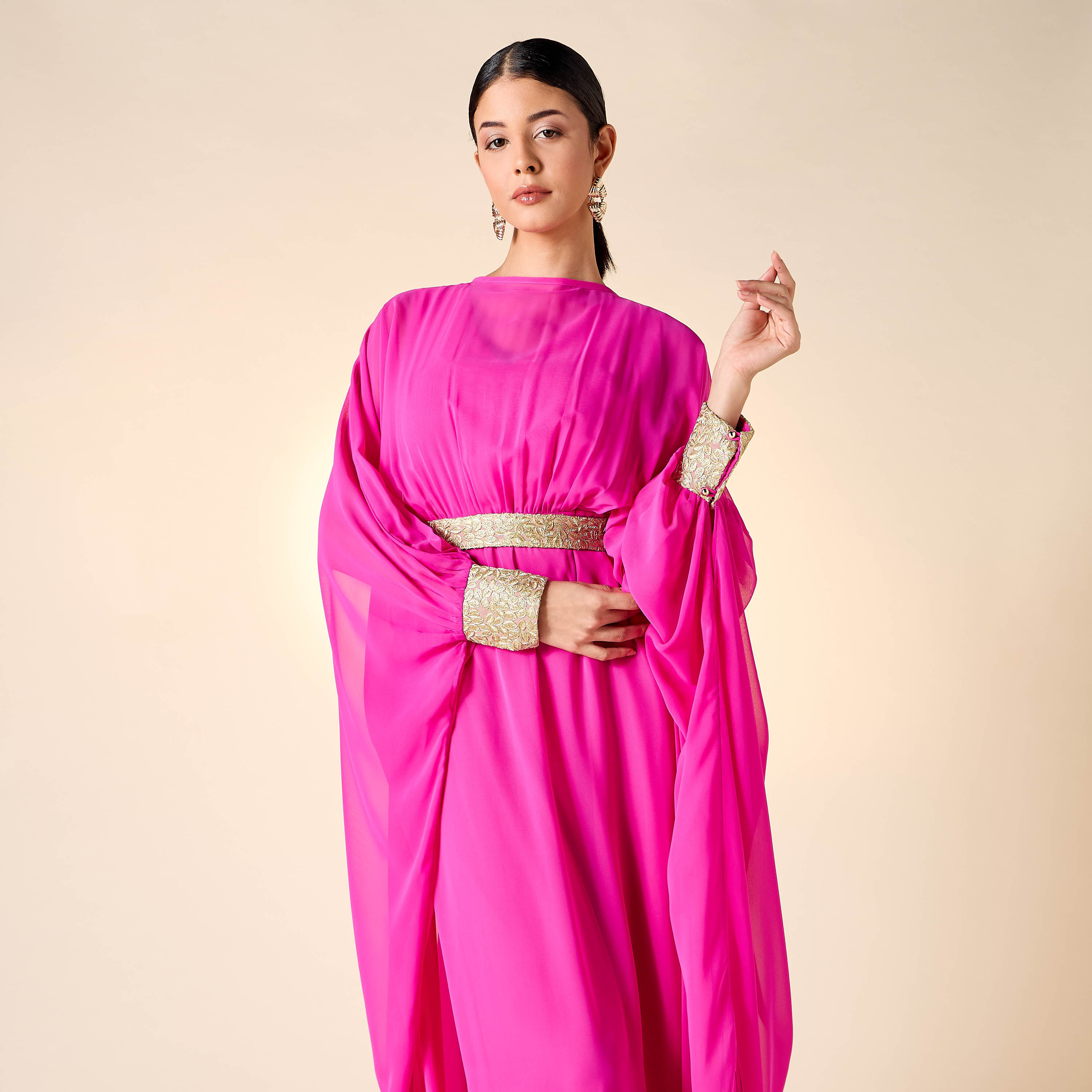 فستان سادة بياقة عالية وأكمام ممتدة بأساور وحزام من جولدن أبل-women-clothing-dresses-image-11