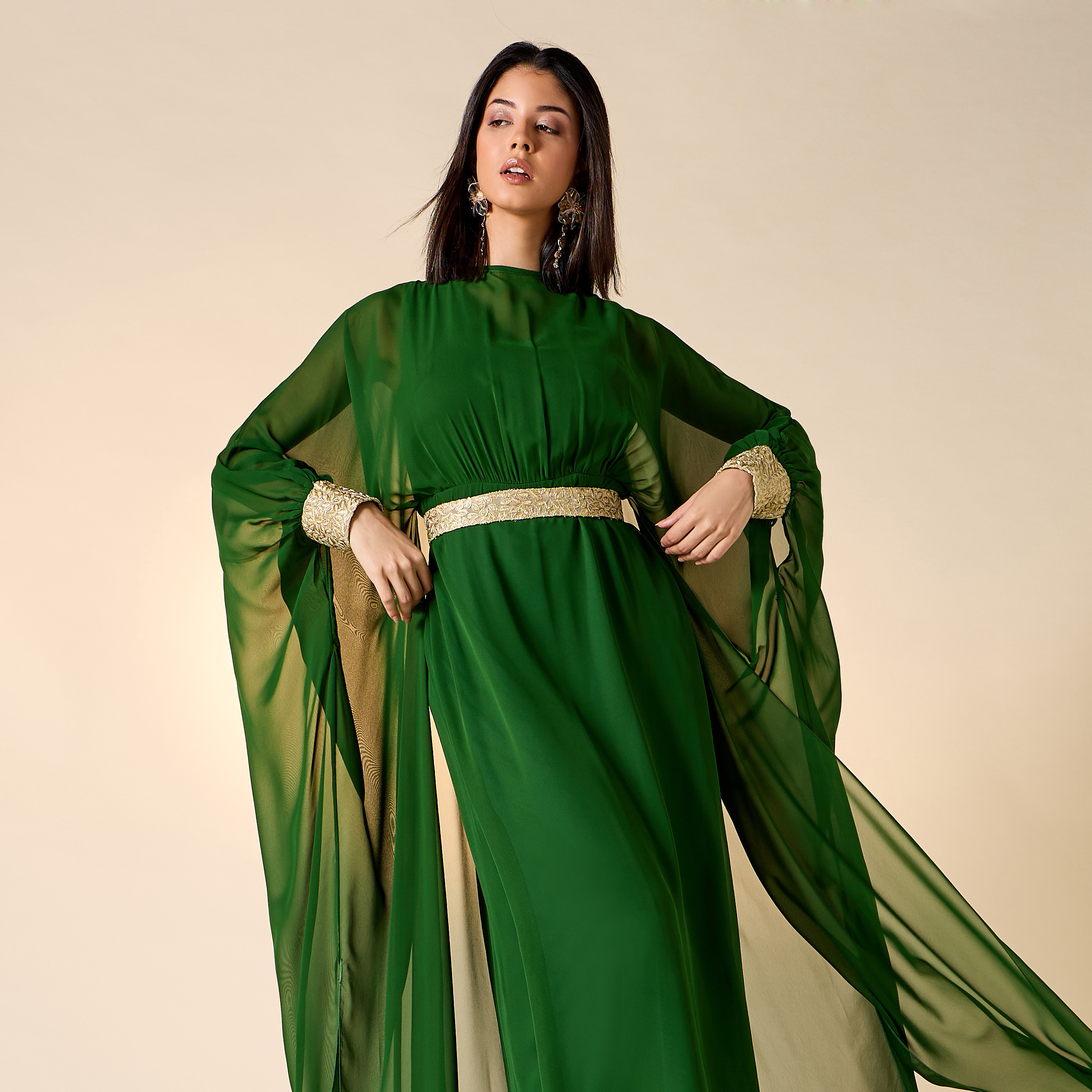 فستان سادة بياقة عالية وأكمام ممتدة بأساور وحزام من جولدن أبل-women-clothing-dresses-image-4