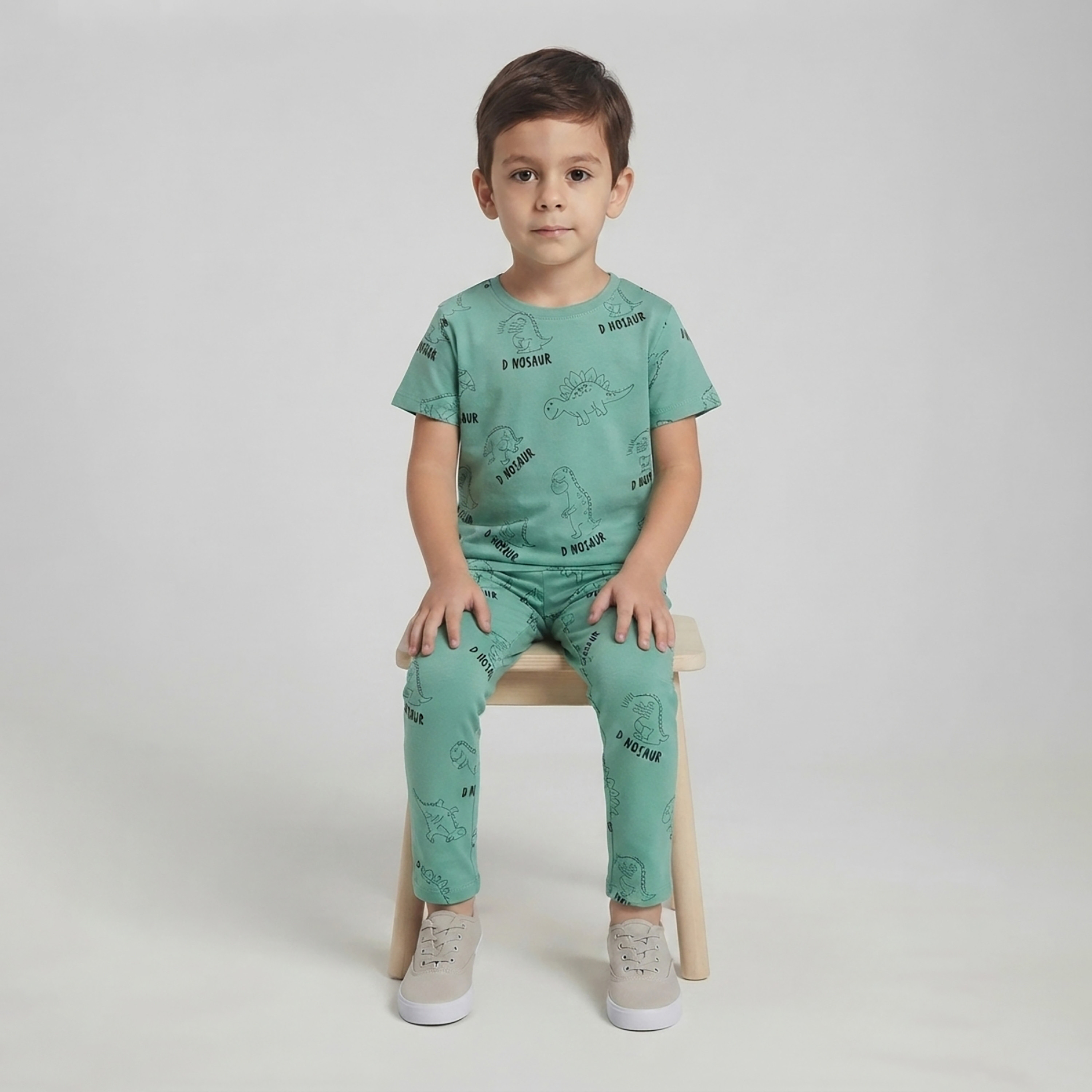 طقم تيشرت بأكمام قصيرة وبنطال بيجامة بطبعة ديناصور من بيبي كلو-boys-clothing-setsandcoords-image-4