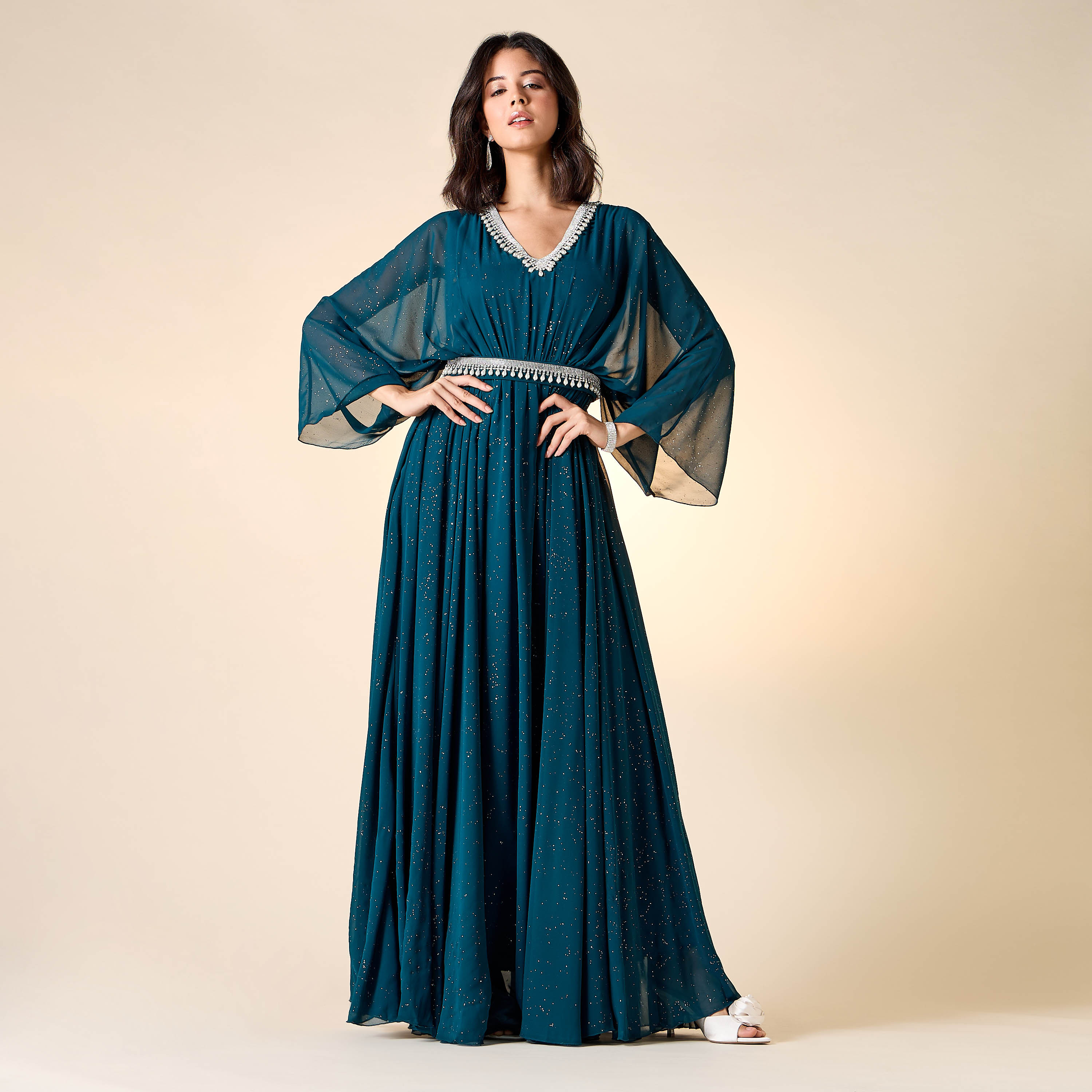 فستان مزيّن بياقة حرف V وحزام من جولدن آبل-women-clothing-dresses-image-1