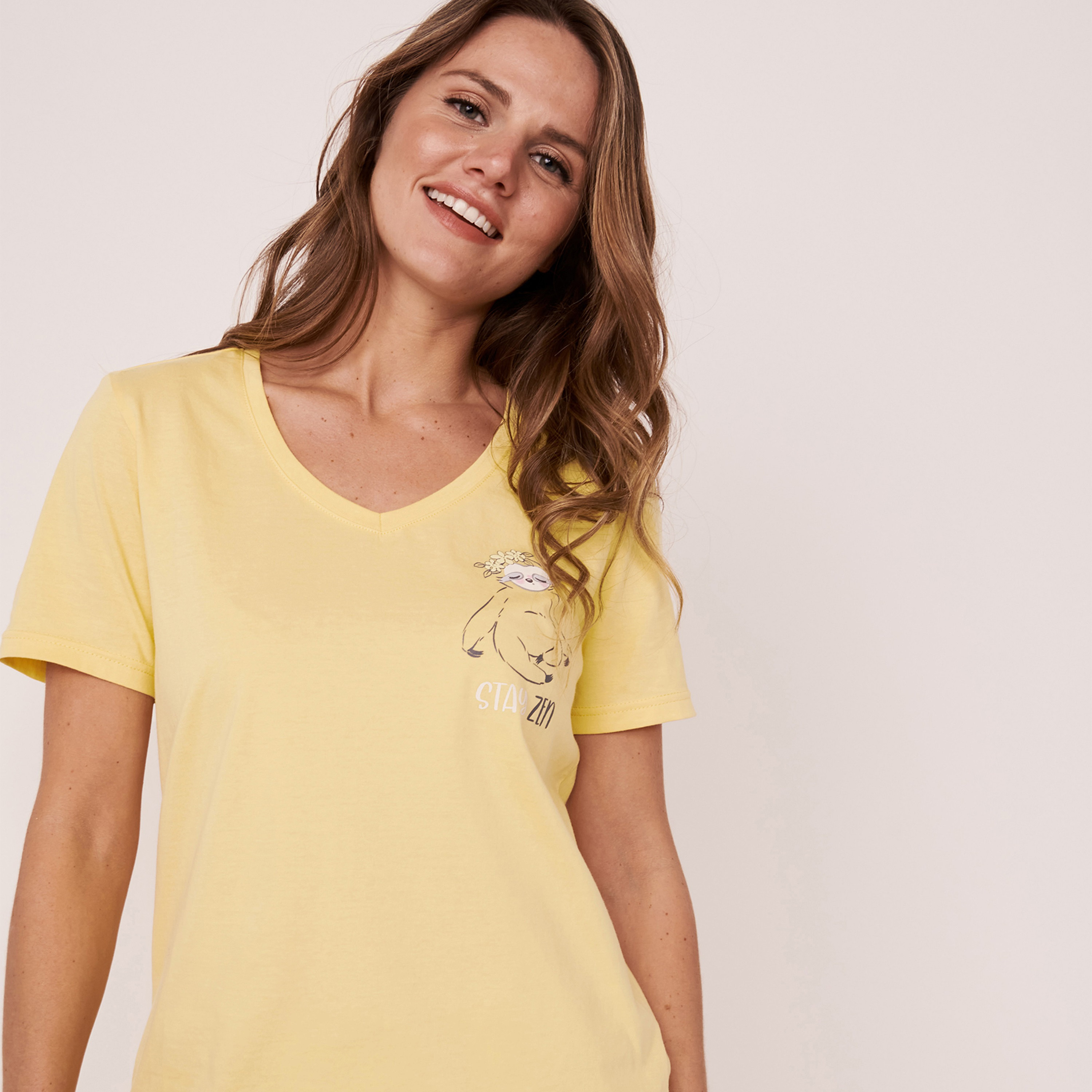 تي شيرت من لا في إن روز نسائي اصفر مطبوع بياقة على شكل وى وأكمام قصيرة-women-clothing-nightwear-pyjamas-tops-image-1
