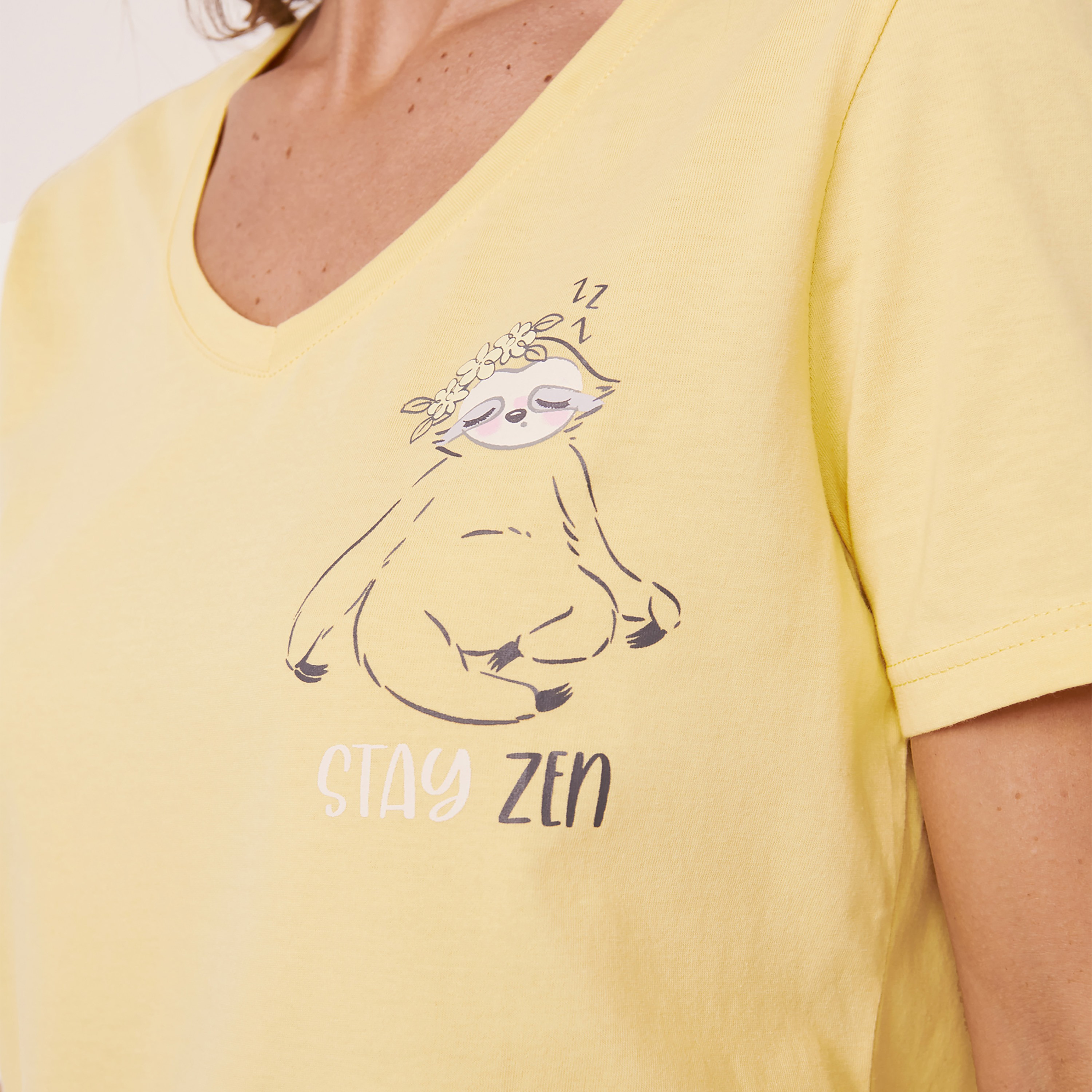 تي شيرت من لا في إن روز نسائي اصفر مطبوع بياقة على شكل وى وأكمام قصيرة-women-clothing-nightwear-pyjamas-tops-image-2