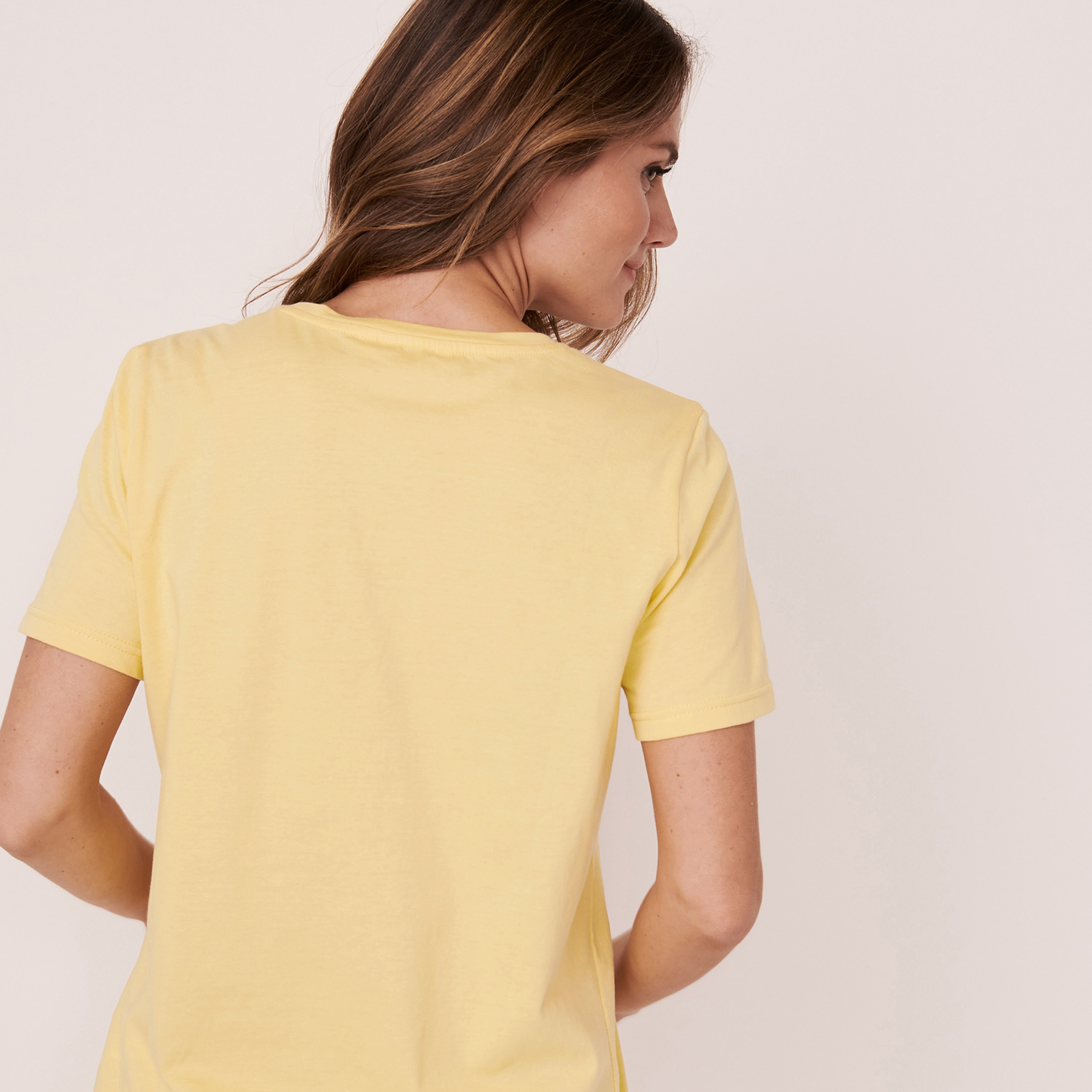 تي شيرت من لا في إن روز نسائي اصفر مطبوع بياقة على شكل وى وأكمام قصيرة-women-clothing-nightwear-pyjamas-tops-image-3