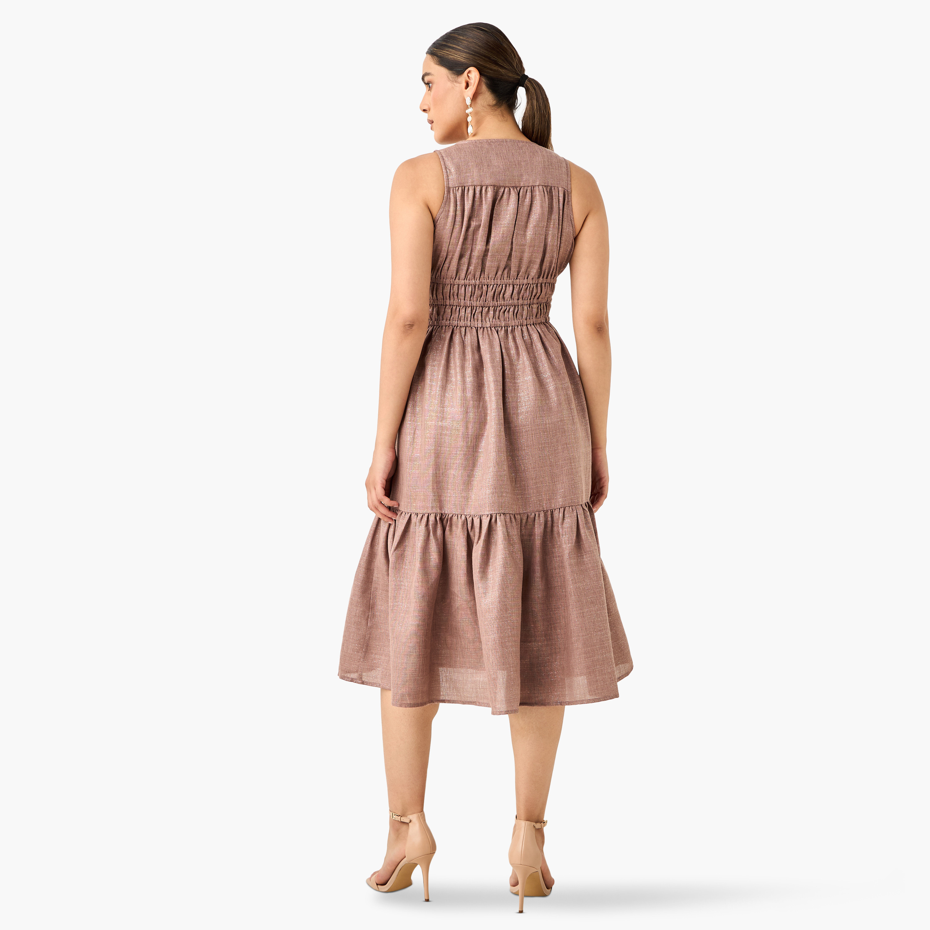فستان ميدي لماع دون أكمام بياقة V وتفاصيل مطرزة من جولدن آبل-women-clothing-dresses-image-8