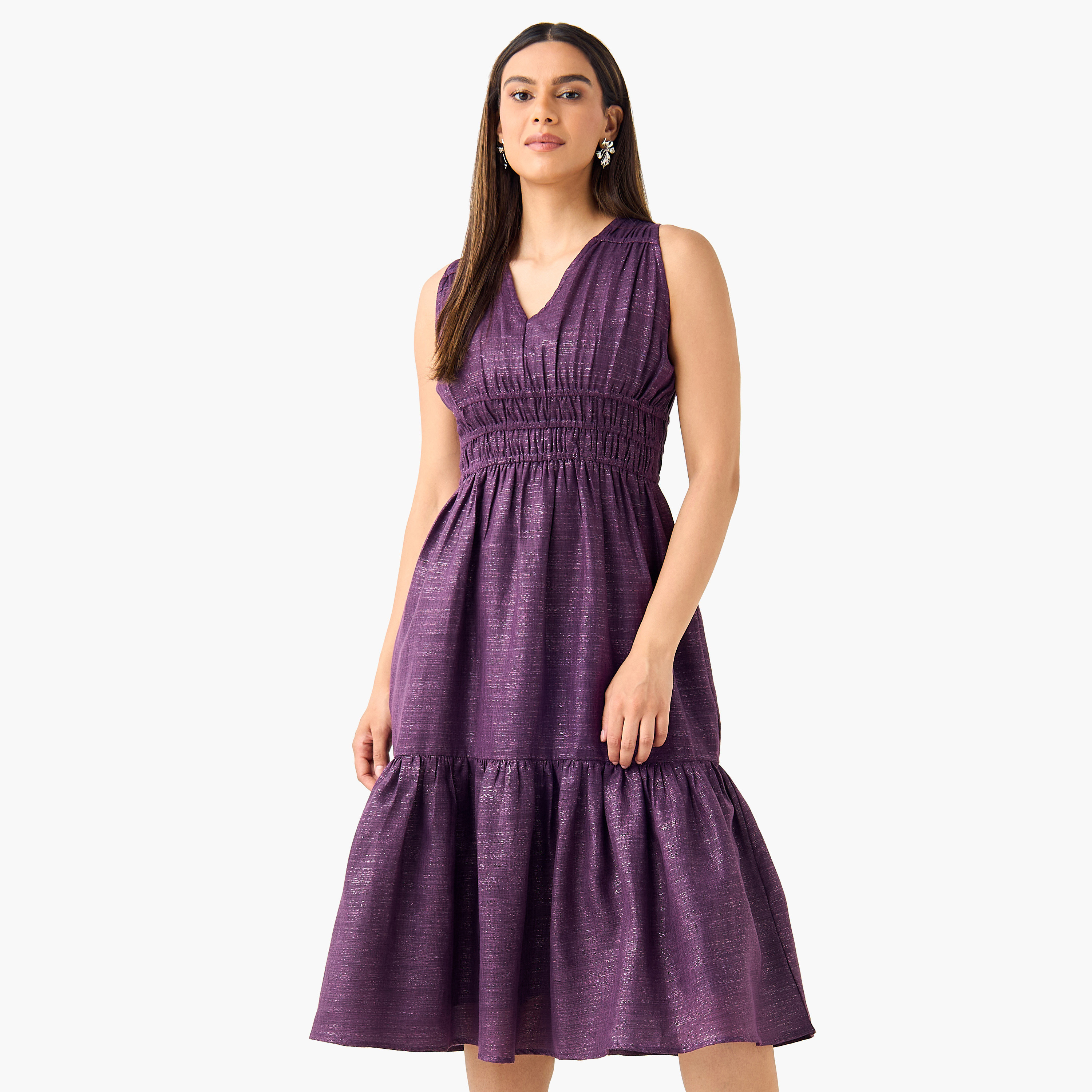 فستان ميدي لماع دون أكمام بياقة V وتفاصيل مطرزة من جولدن آبل-women-clothing-dresses-image-1