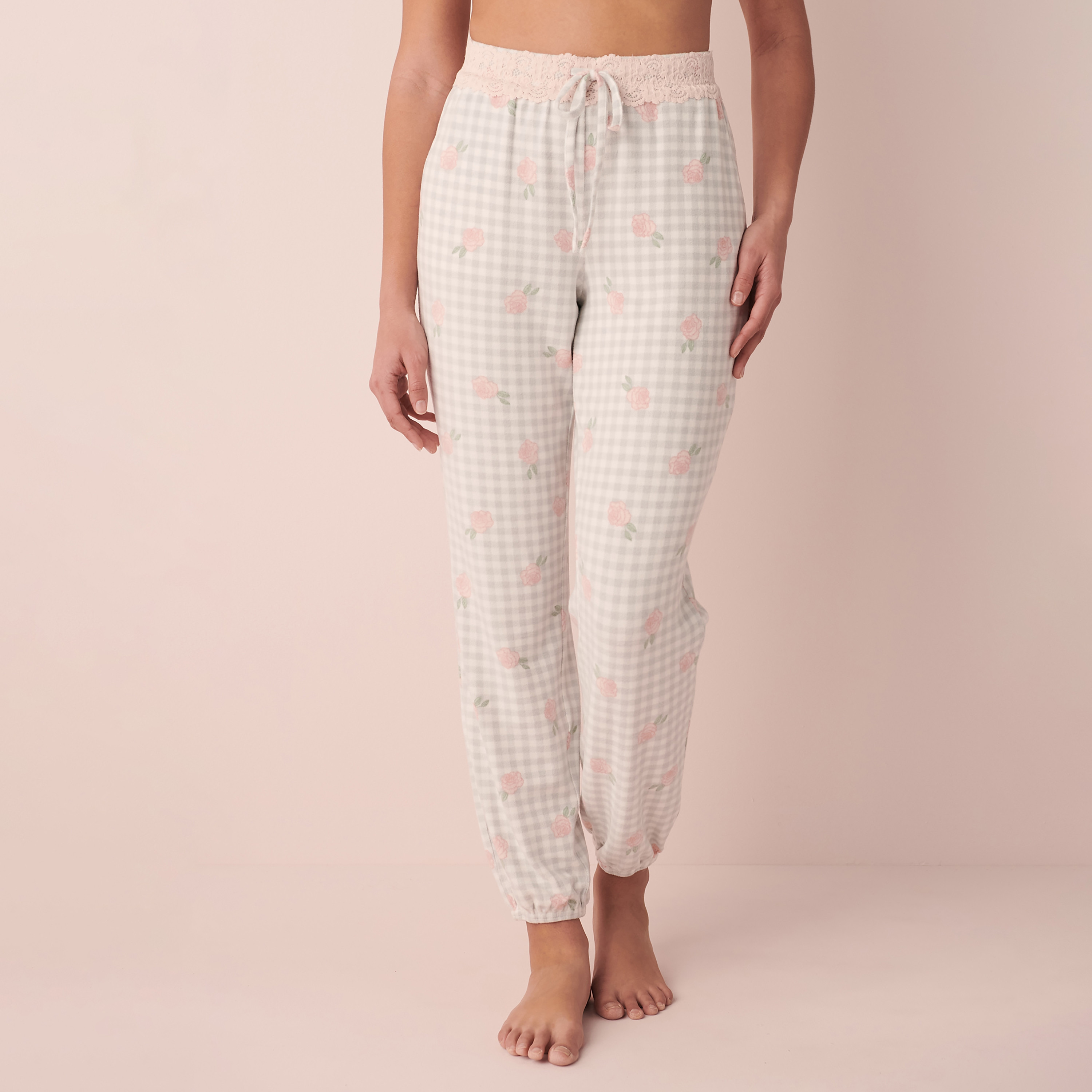 بنطال مربعات ذات فيشي آند روزيز مع جيوب جانبية من لا في إن روز-women-clothing-nightwear-pyjamas-bottoms-image-1