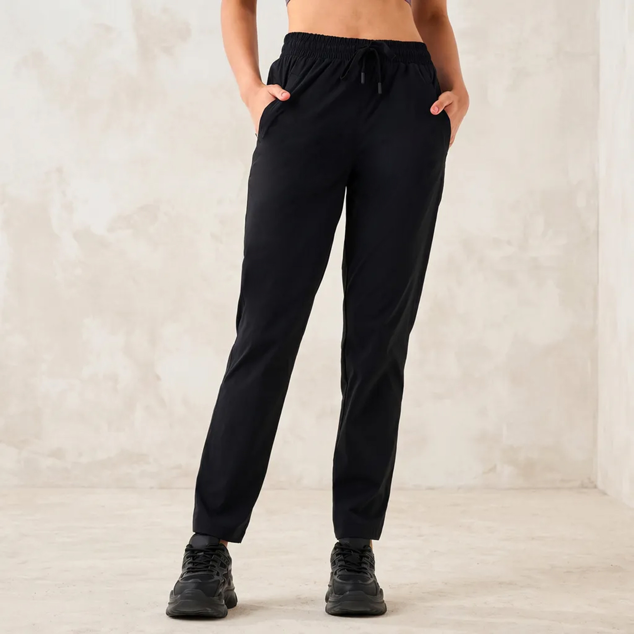 بنطلون رياضي برباط إغلاق وجيوب من كابا-women-clothing-bottoms-joggers-image-1